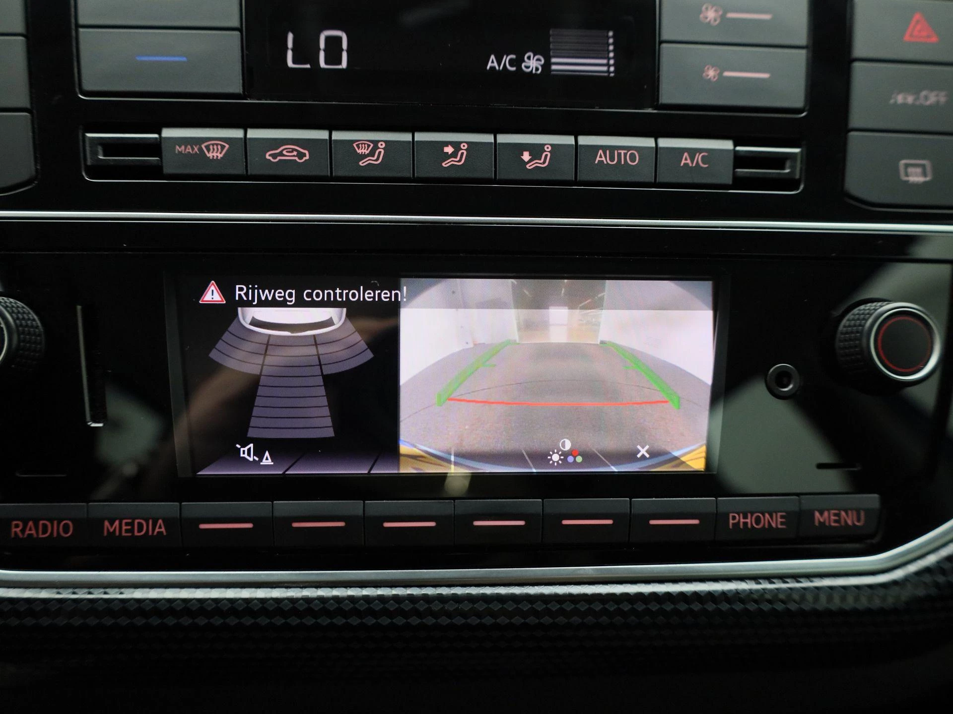 Volkswagen-up!-image-22