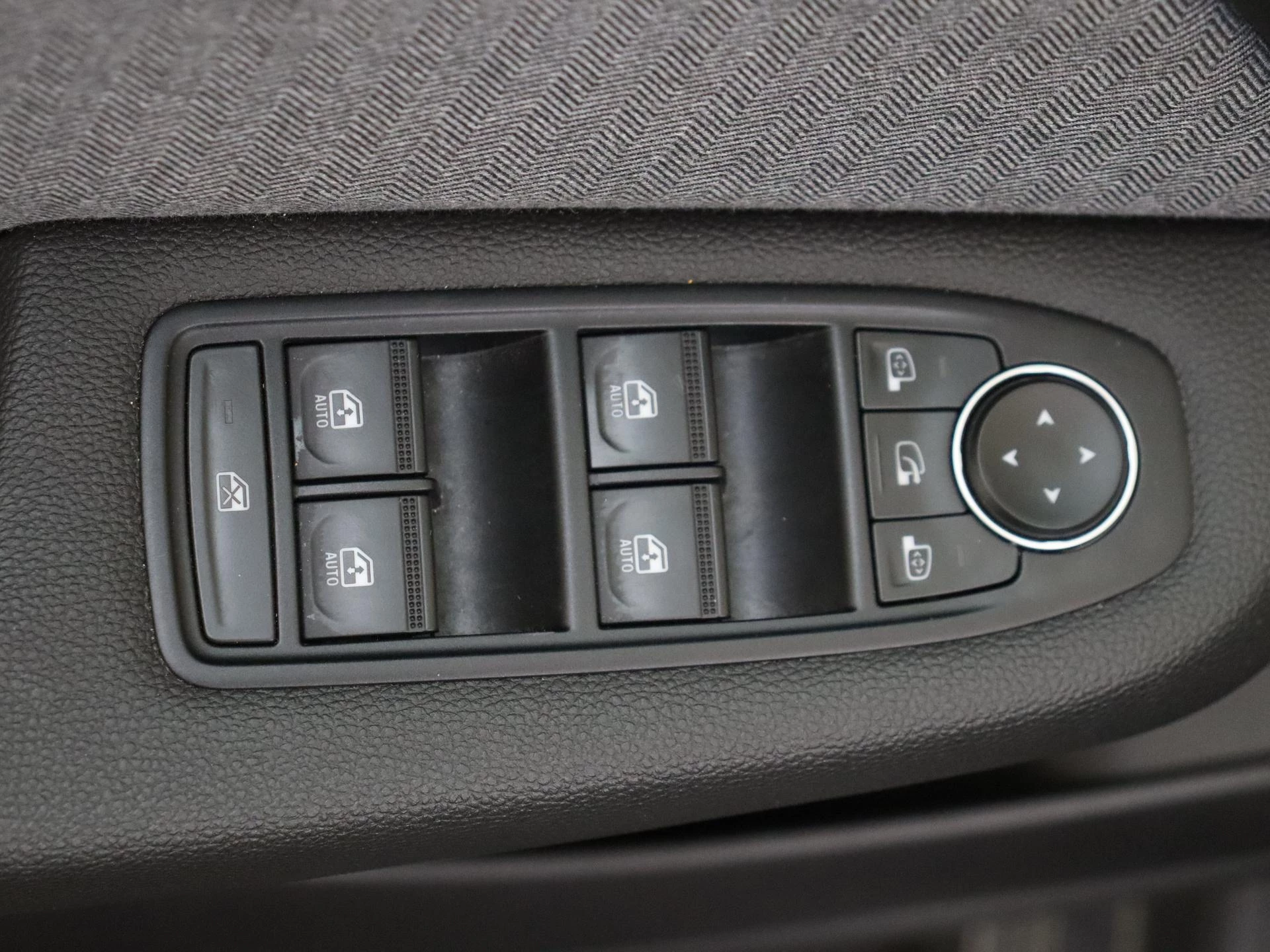 Renault-Clio-image-27