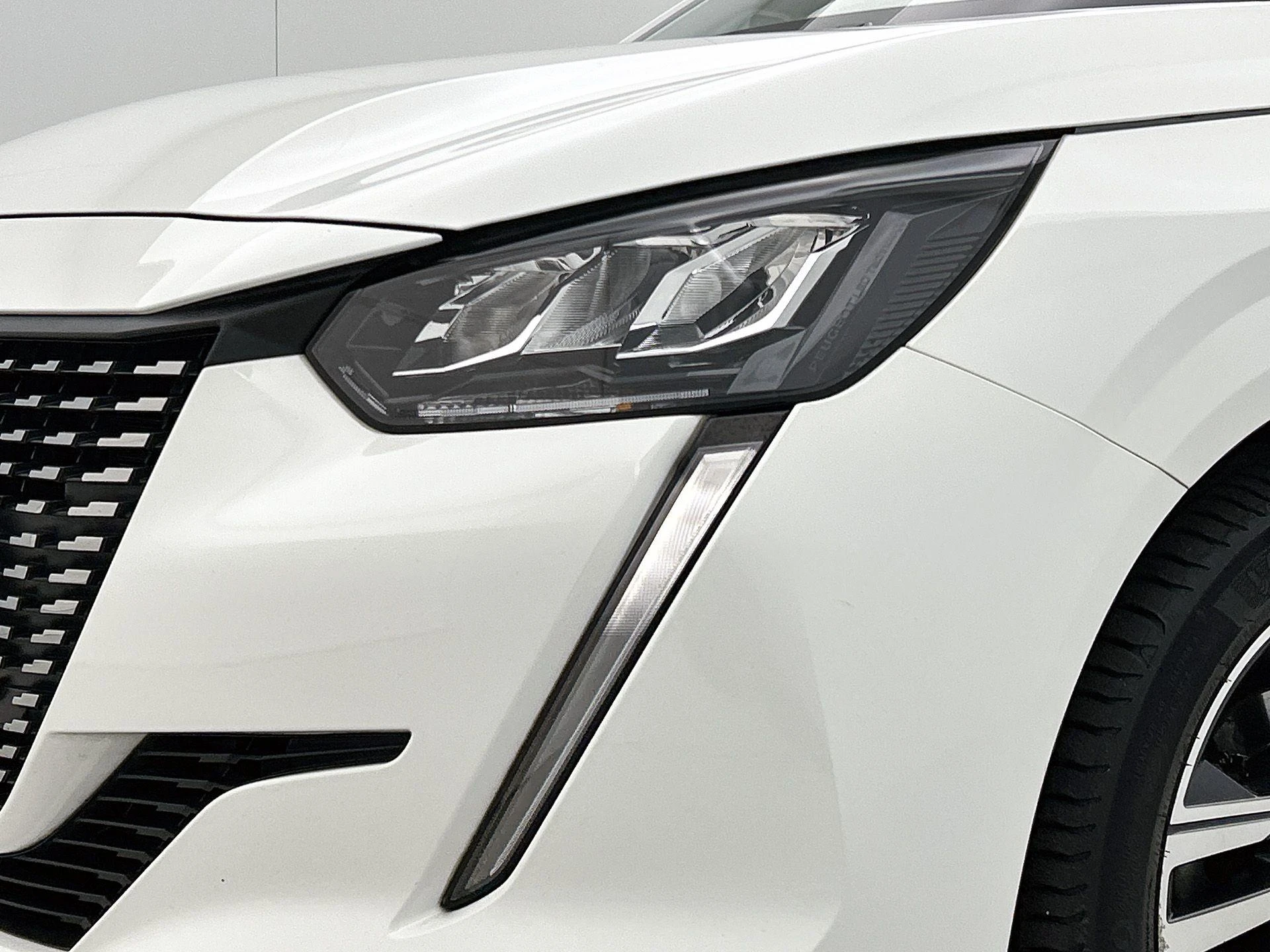 Peugeot-208-image-13