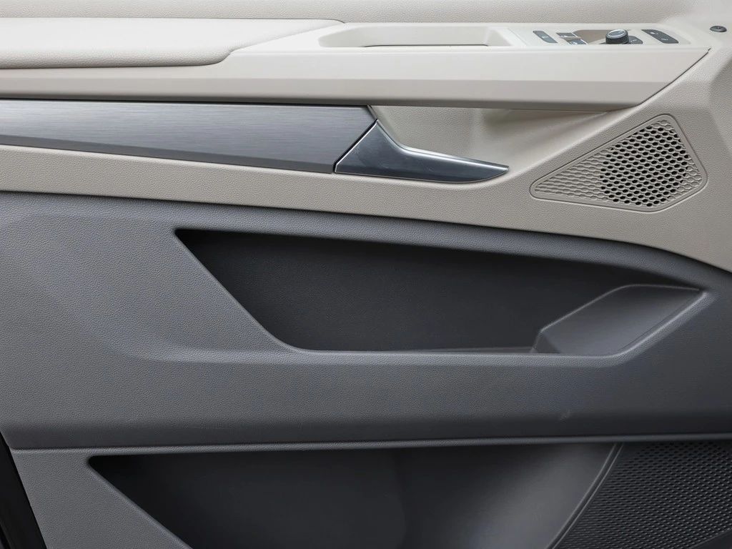 Volkswagen-Multivan-image-17