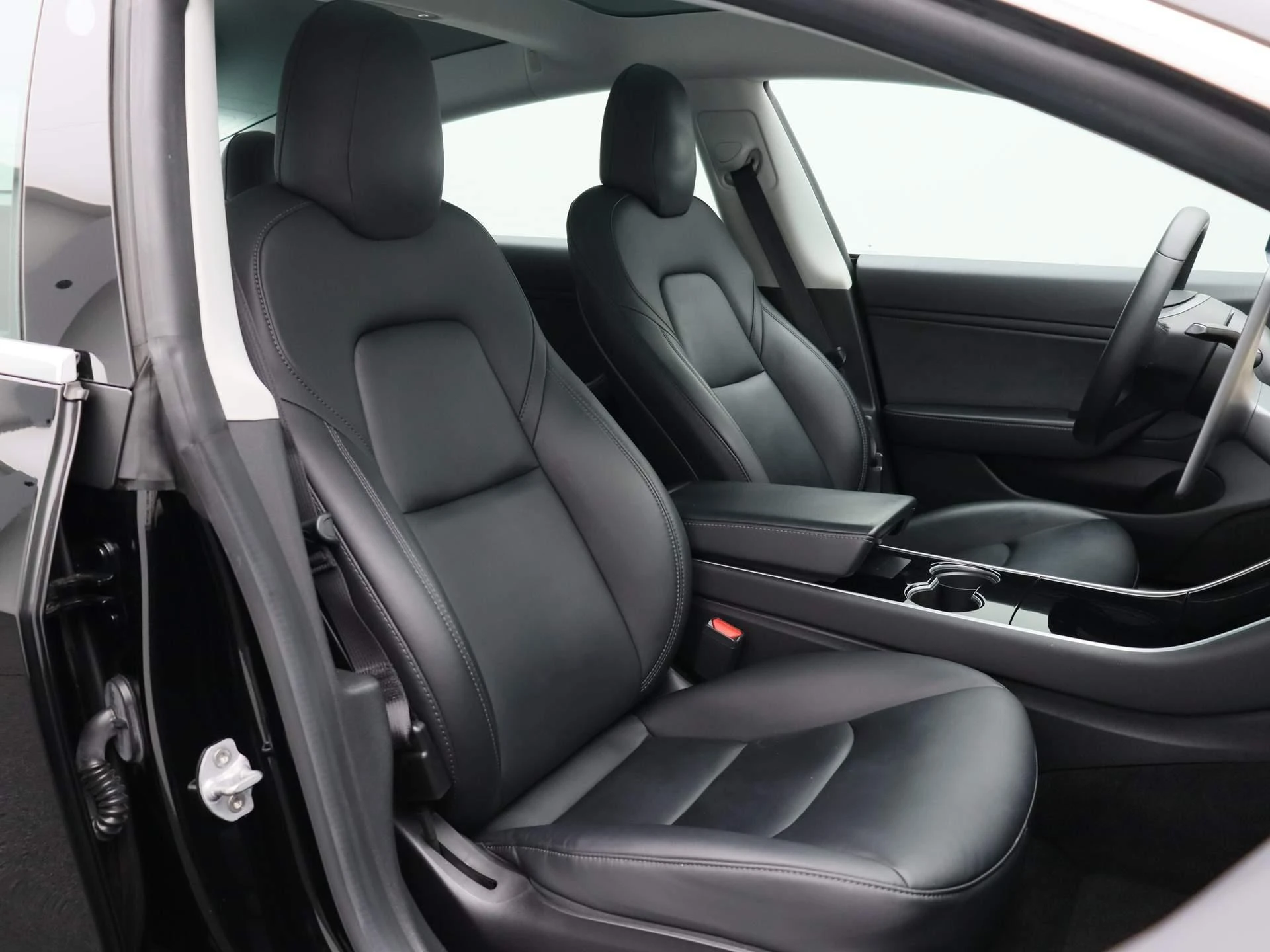 Tesla-Model 3-image-29
