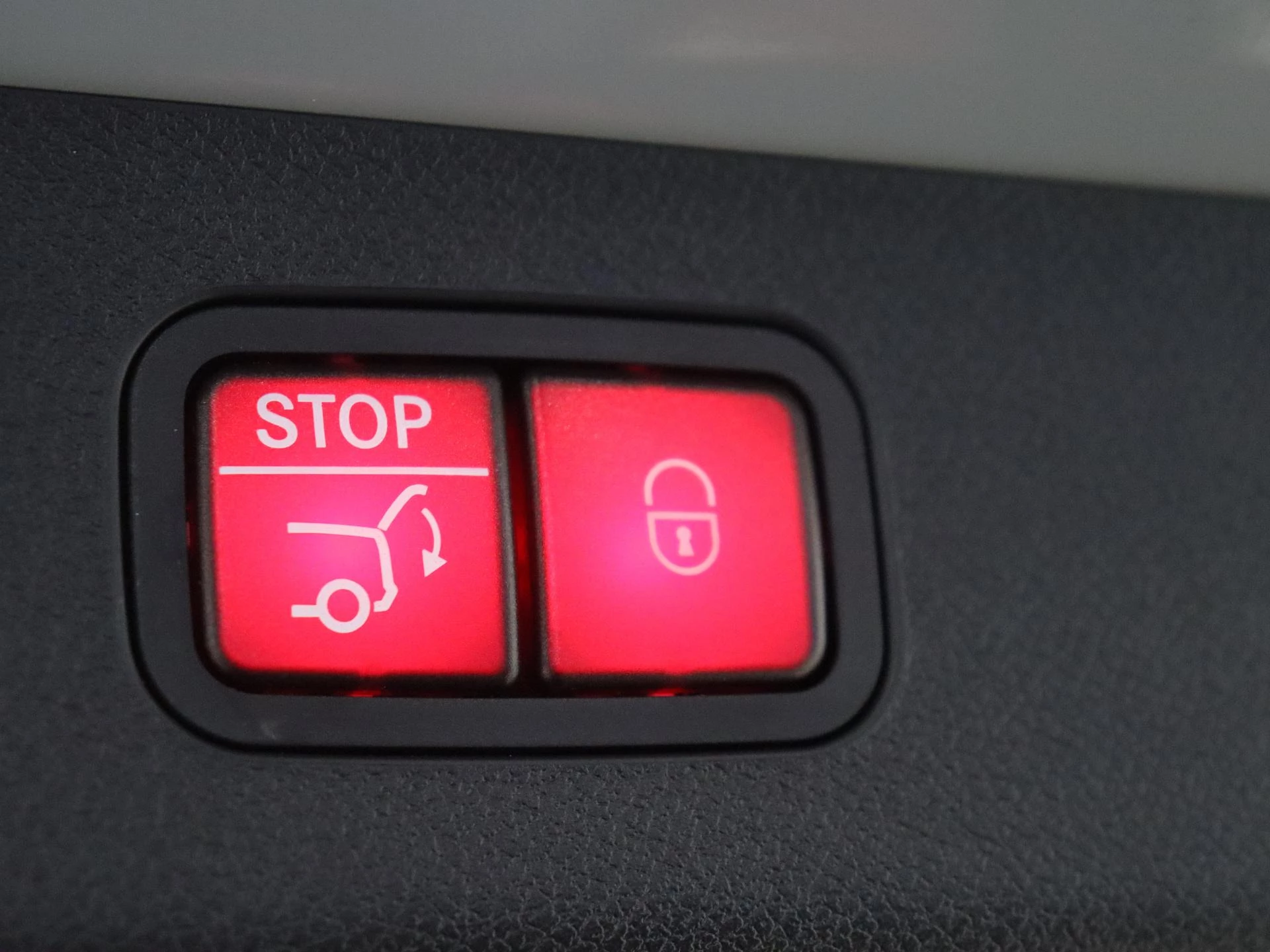 Mercedes-Benz-E-Klasse-image-30