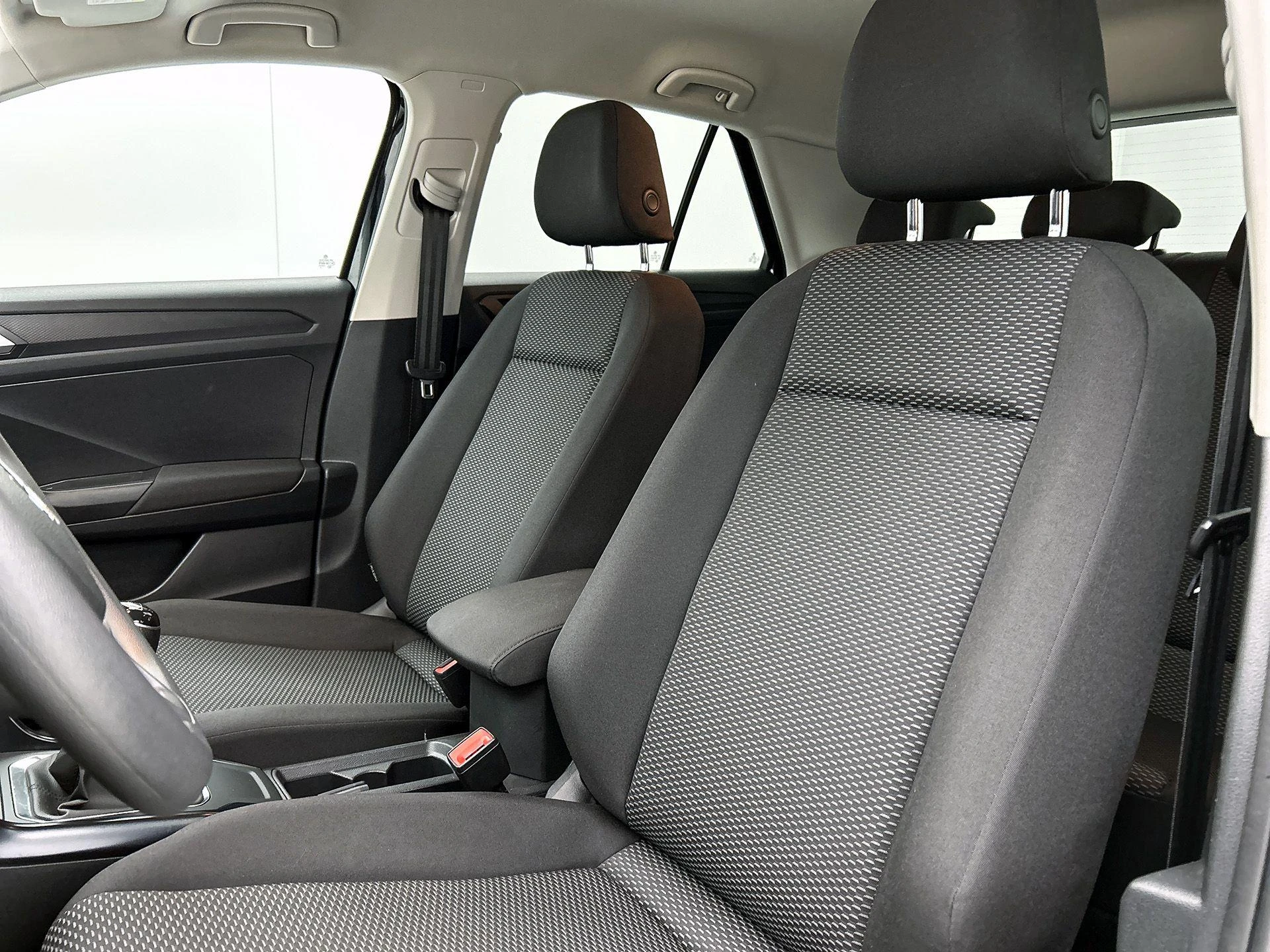 Volkswagen-T-Roc-image-23