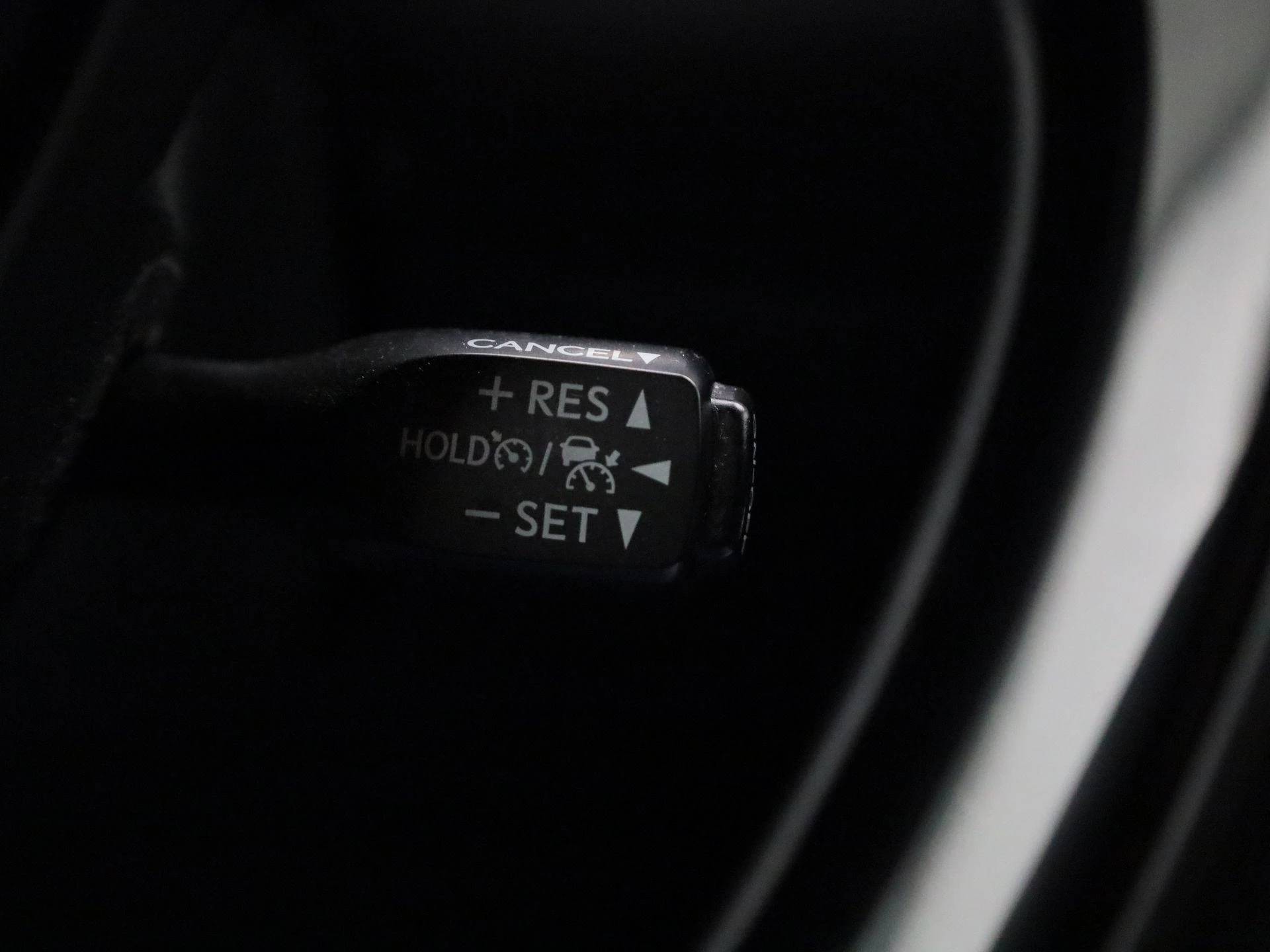 Toyota-C-HR-image-18