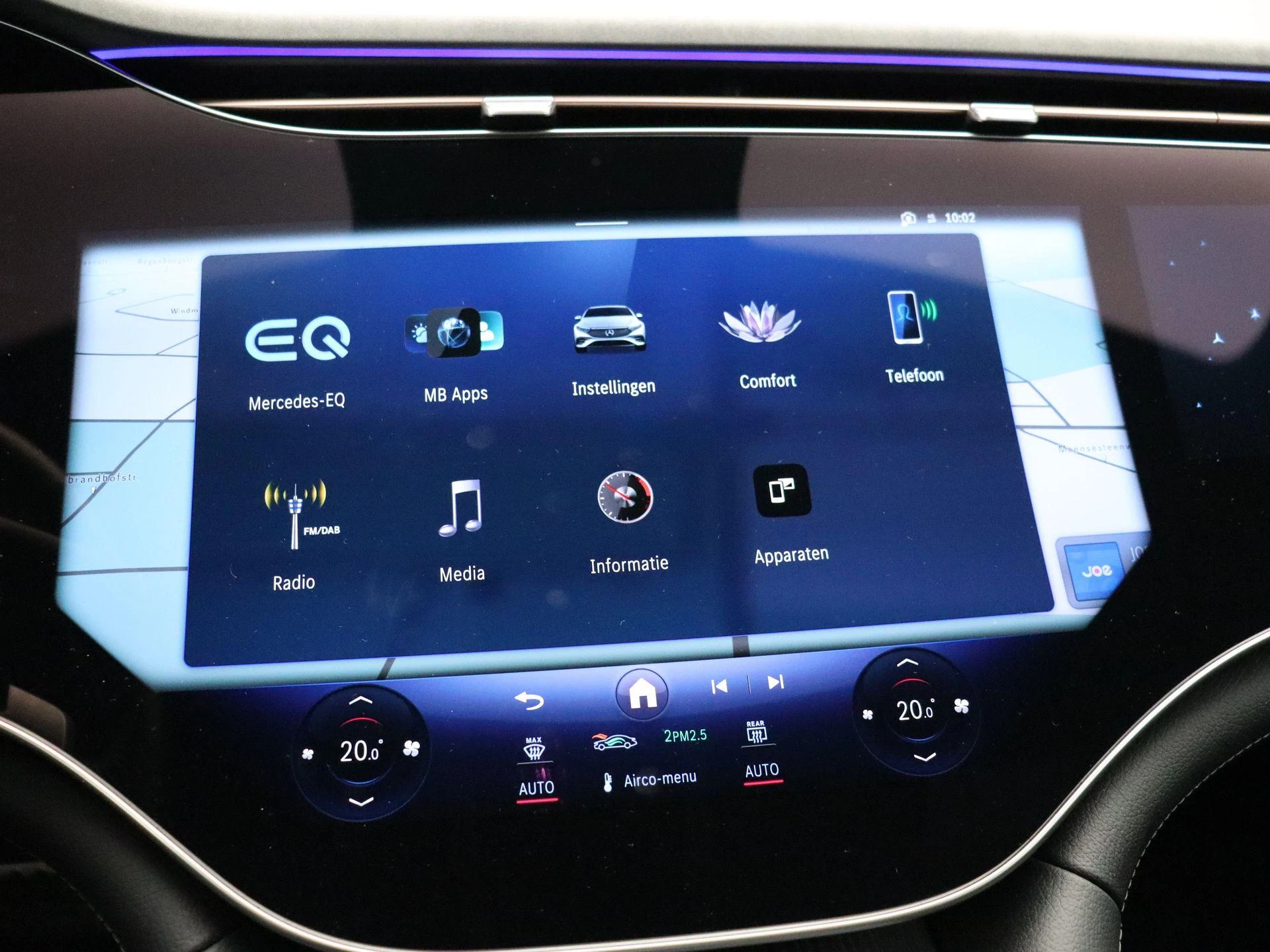 Mercedes-Benz-EQS-image-21