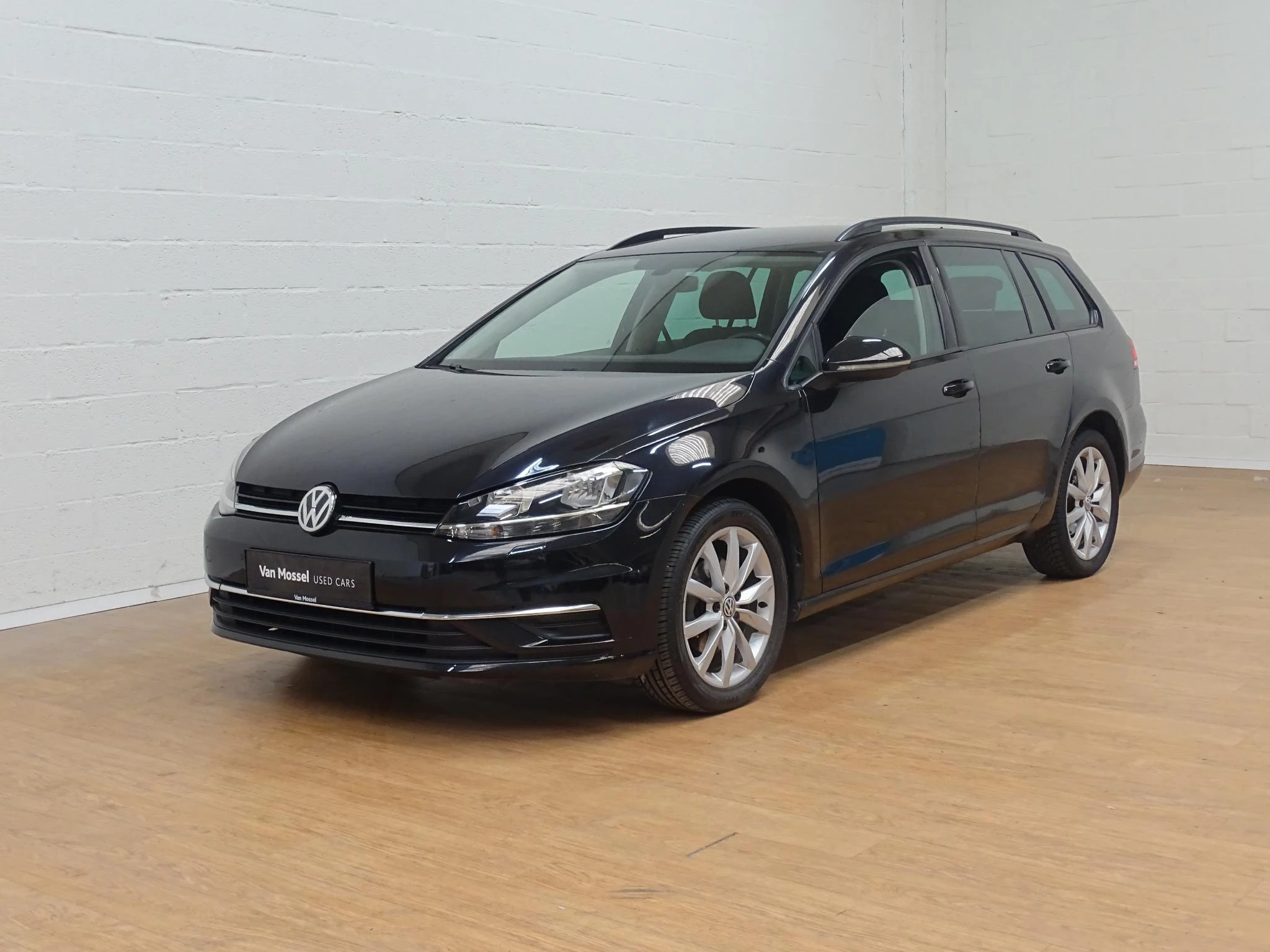 Volkswagen-Golf-image-6