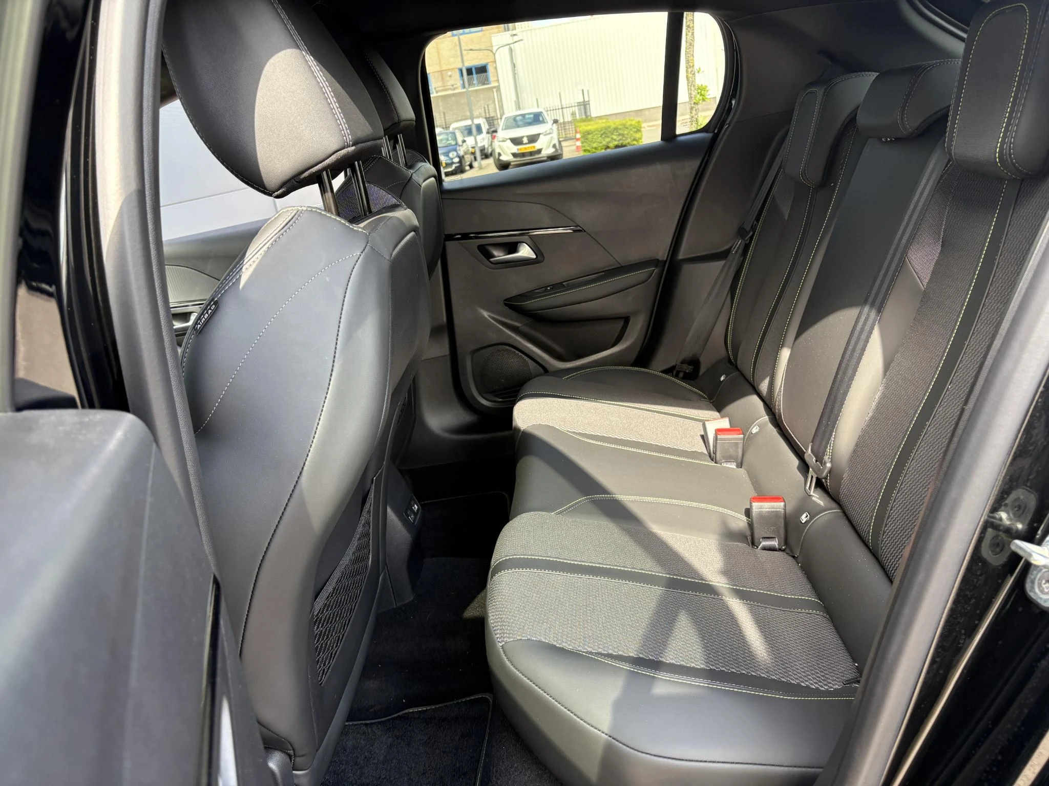 Peugeot-e-2008-image-11