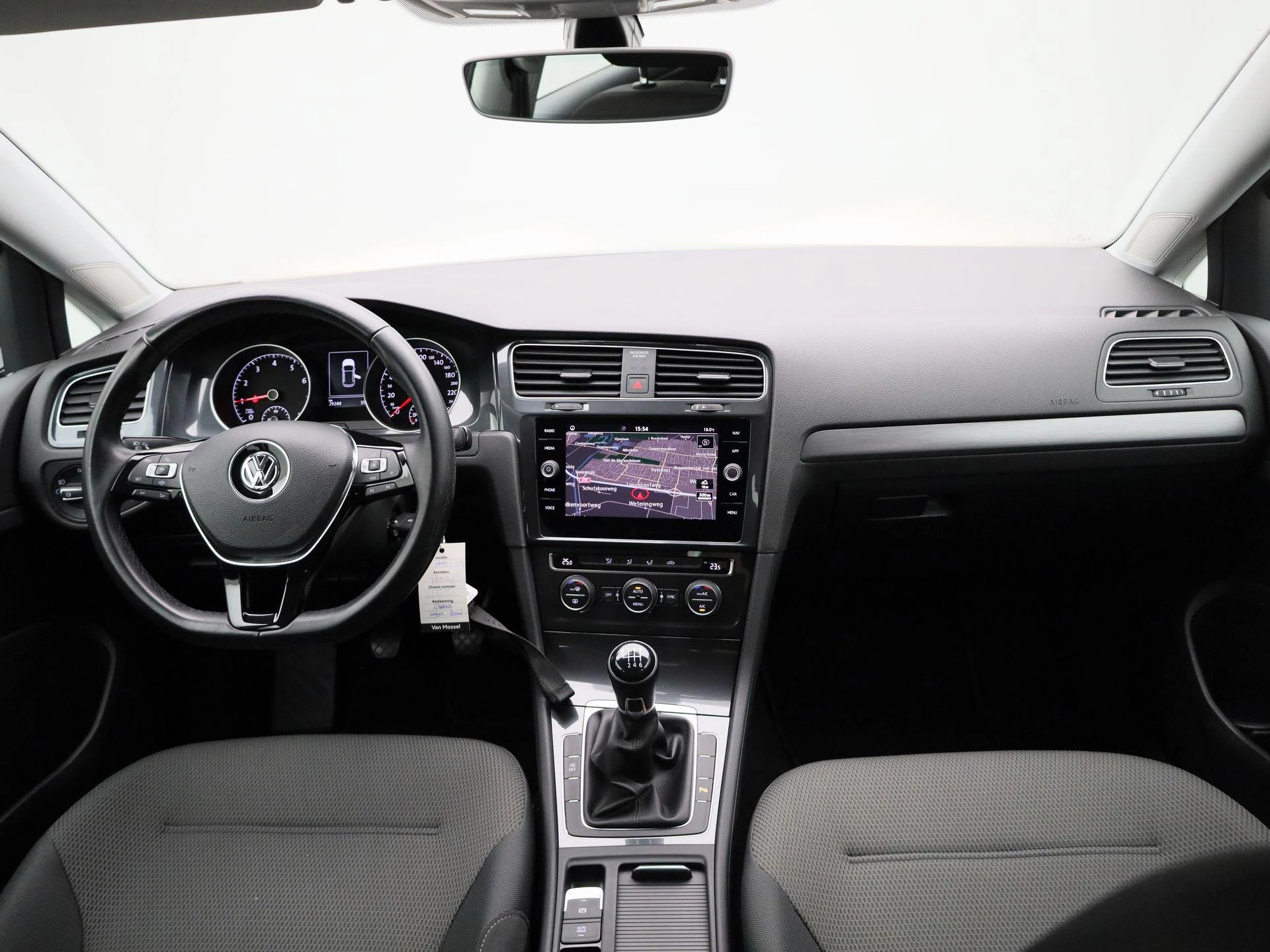 Volkswagen-Golf-image-32