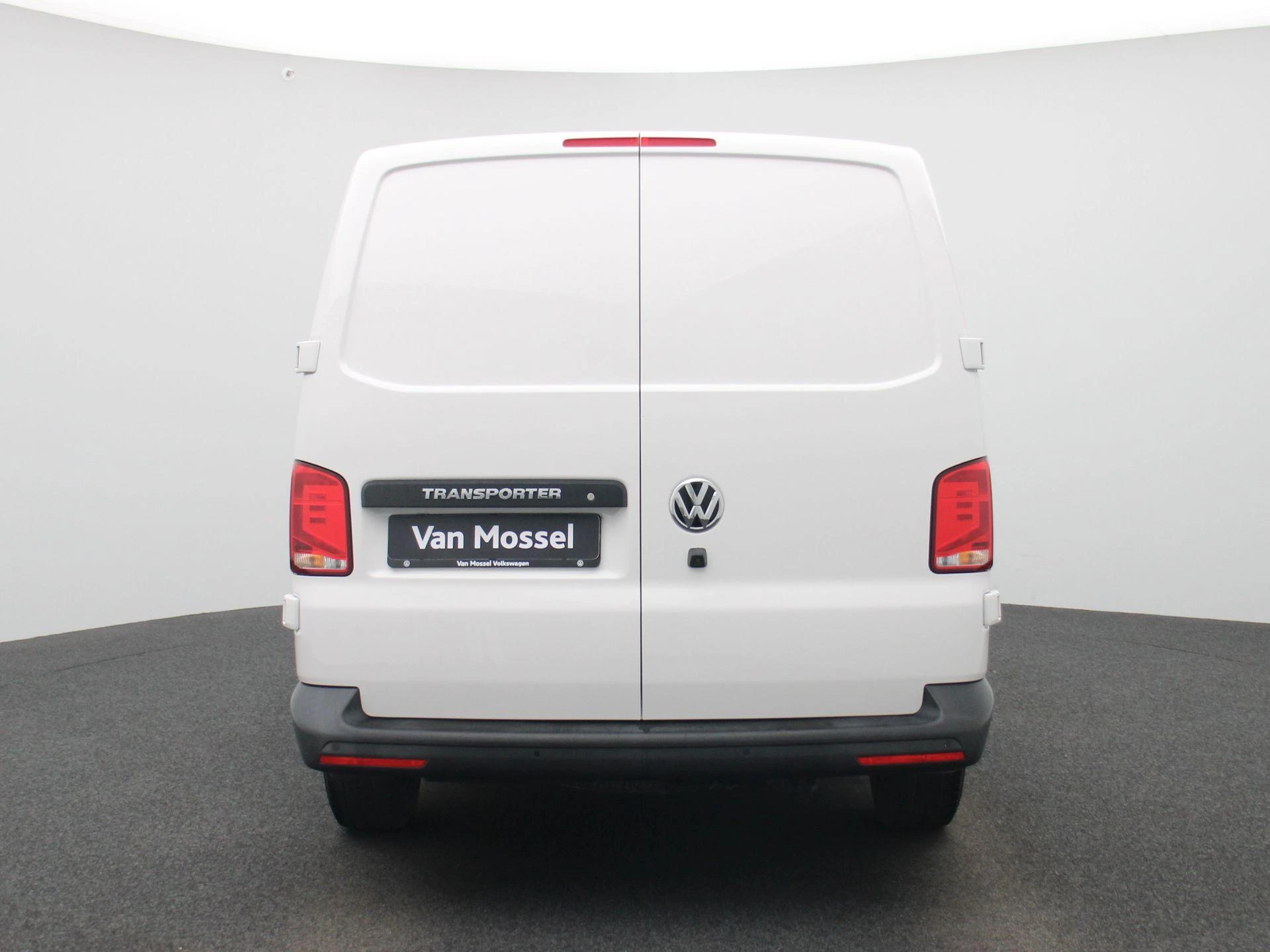 Volkswagen-Transporter-image-4