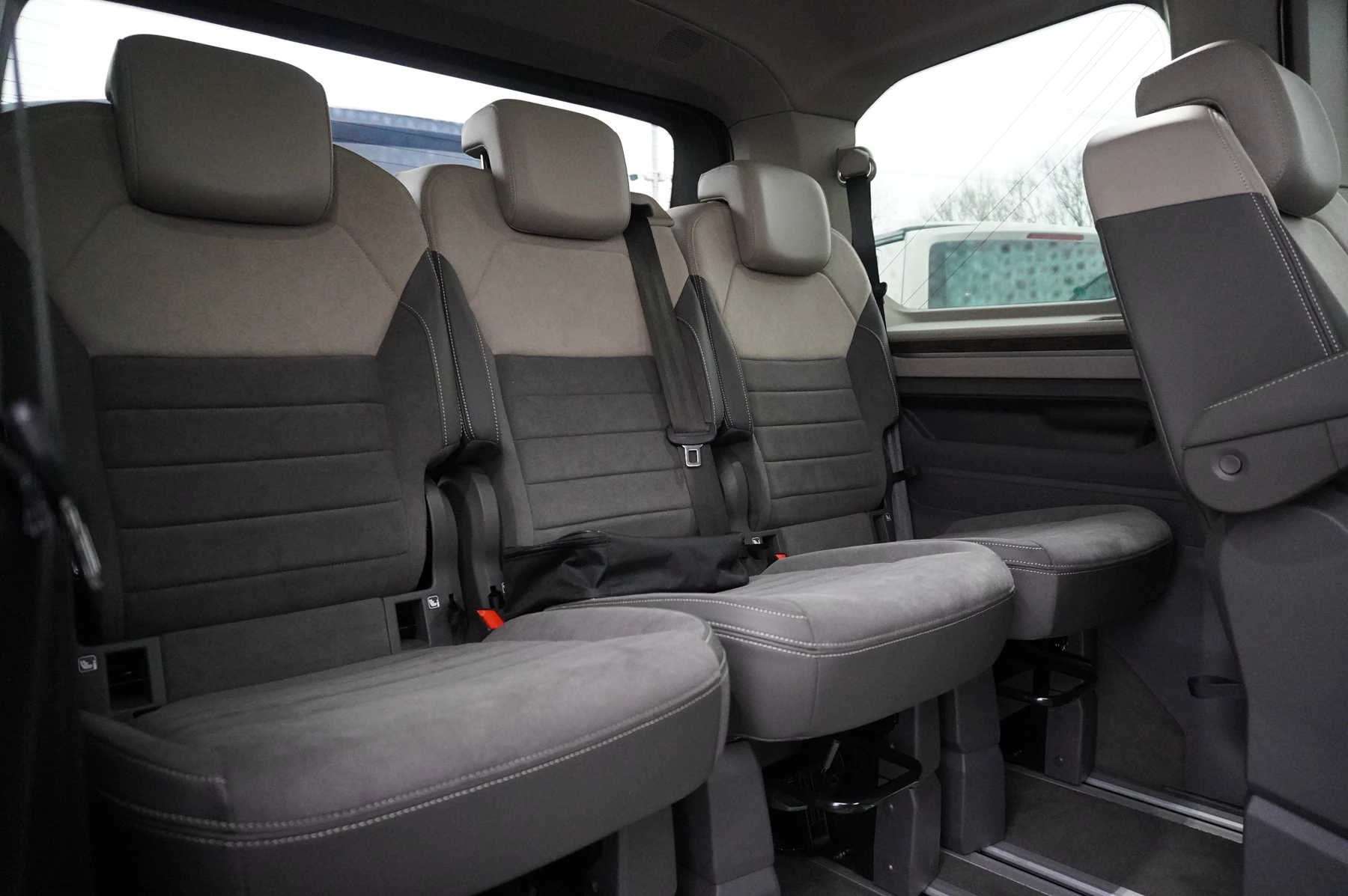 Volkswagen-Multivan-image-9