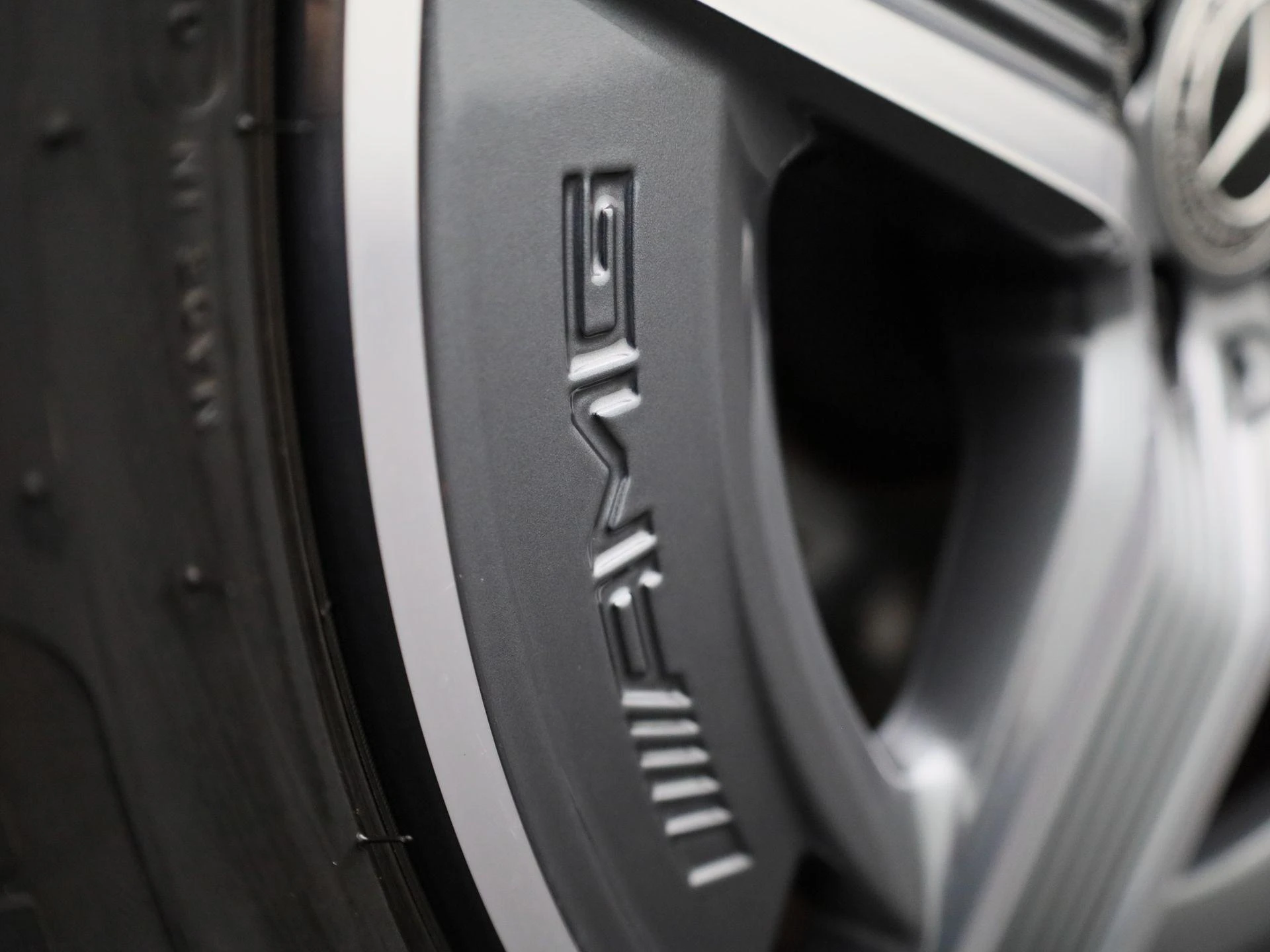 Mercedes-Benz-GLC-image-15