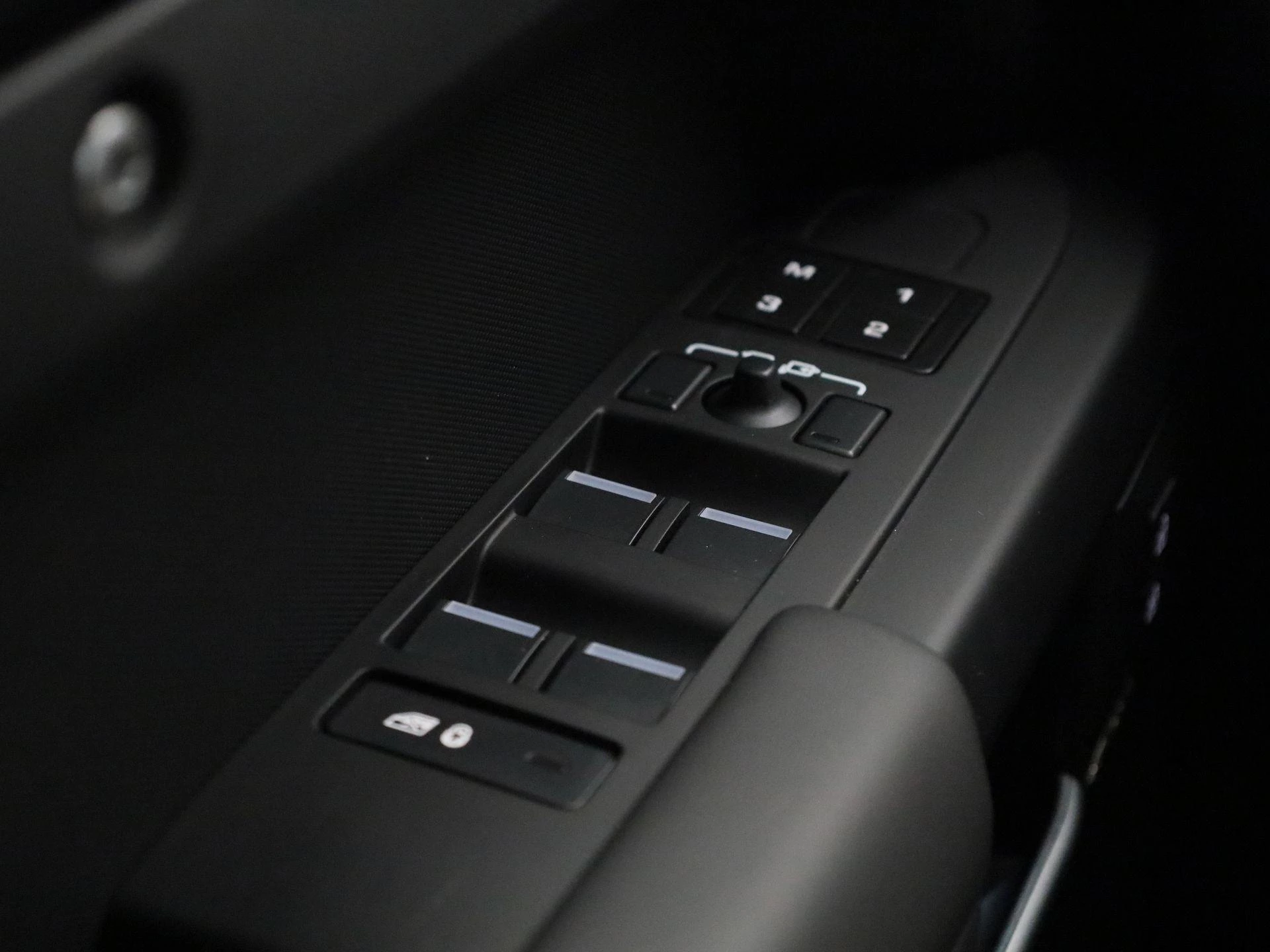 Land Rover-Defender-image-37