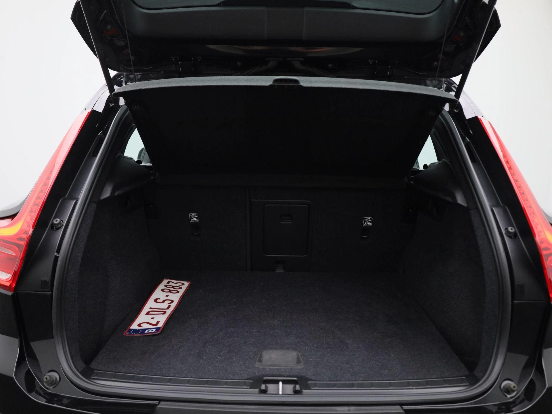 Volvo-EX40-image-13