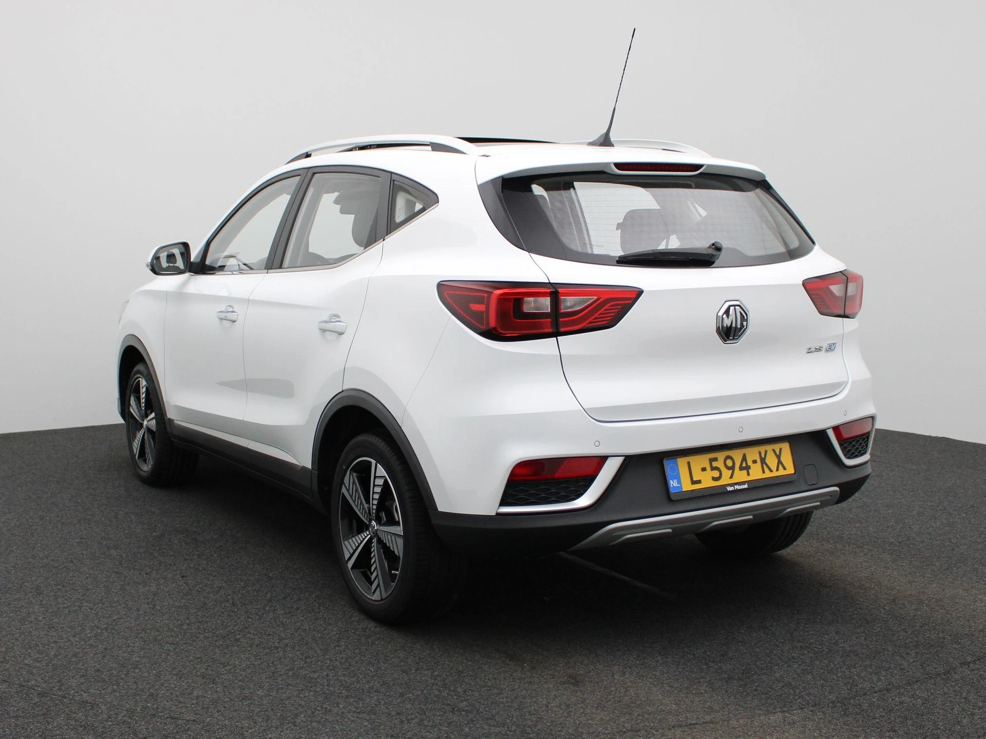 MG-ZS EV-image-1