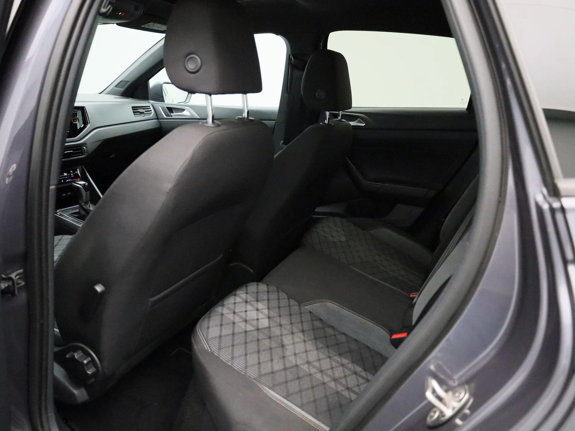 Volkswagen-Polo-image-9