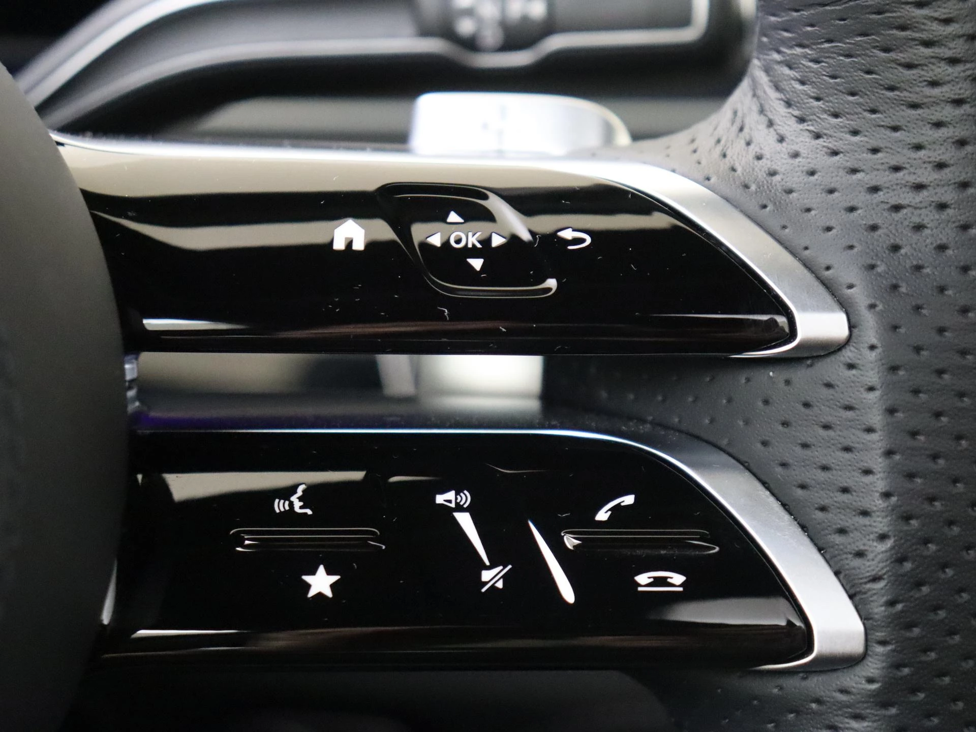 Mercedes-Benz-GLE-image-17