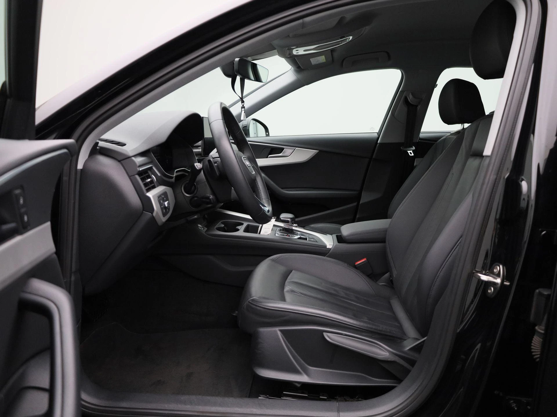 Audi-A4-image-12