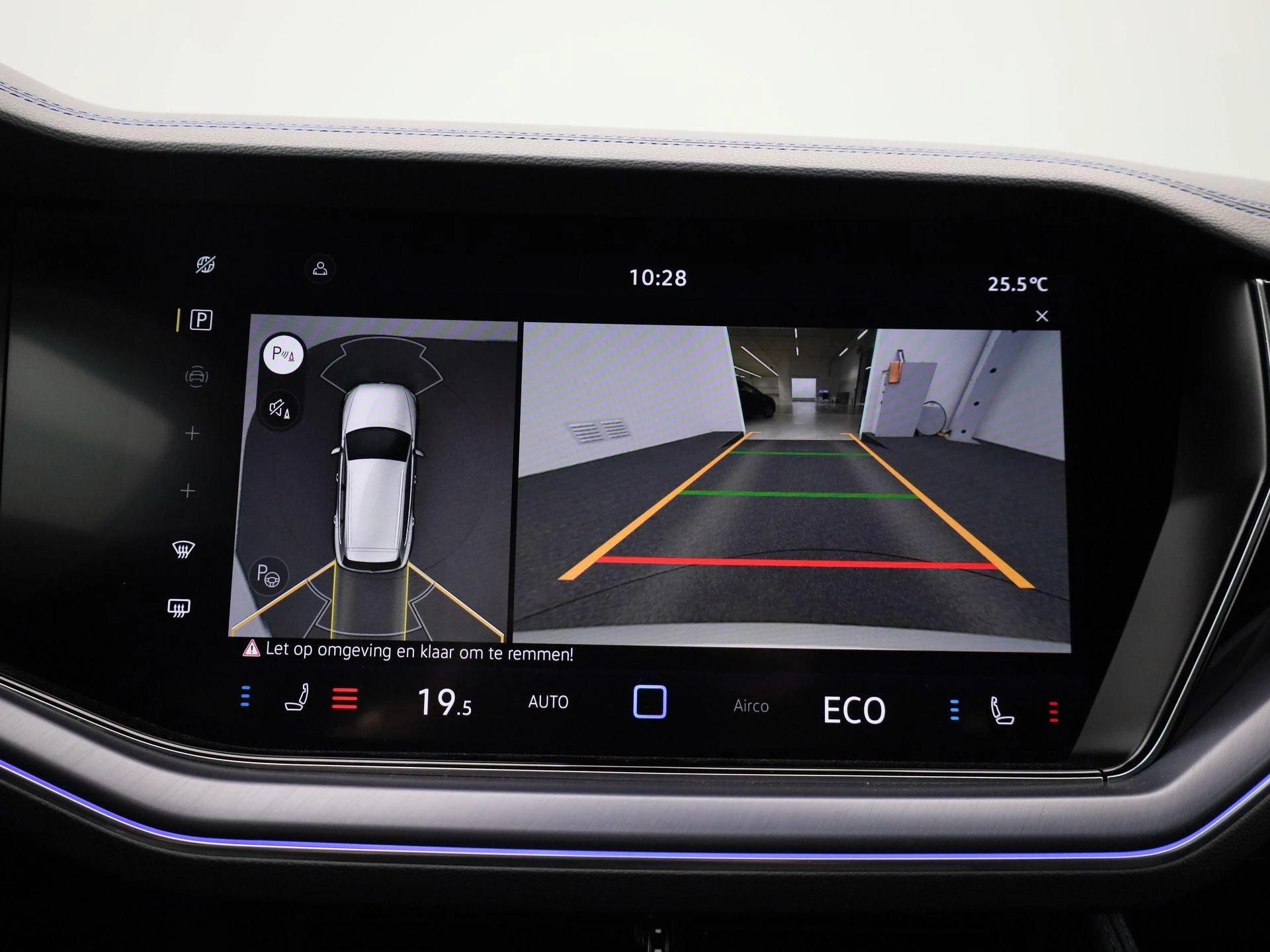 Volkswagen-Touareg-image-35