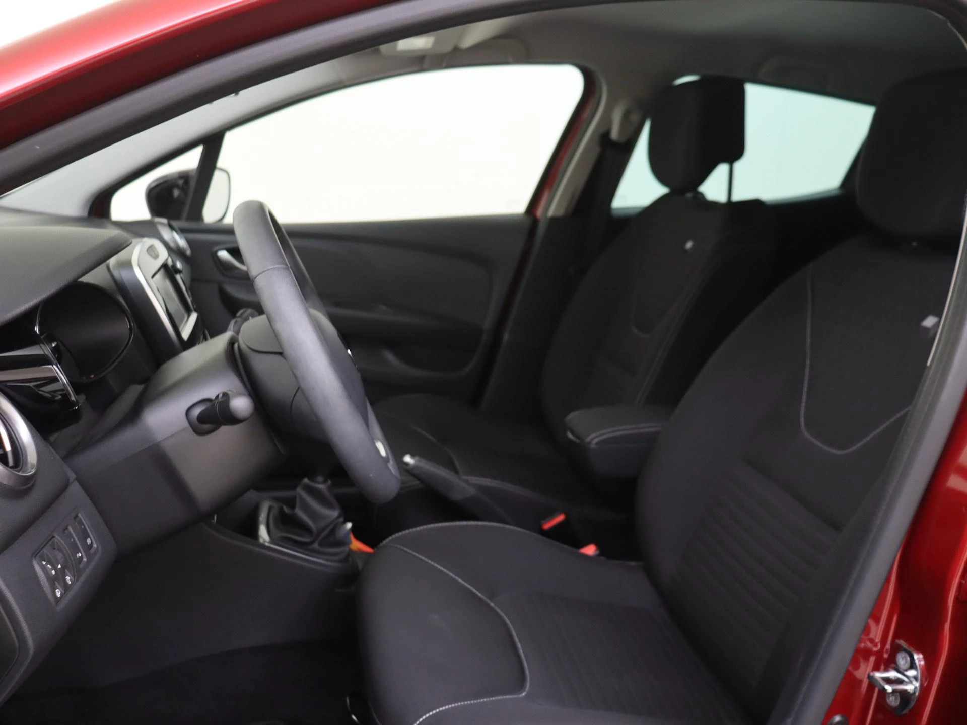 Renault-Clio-image-10