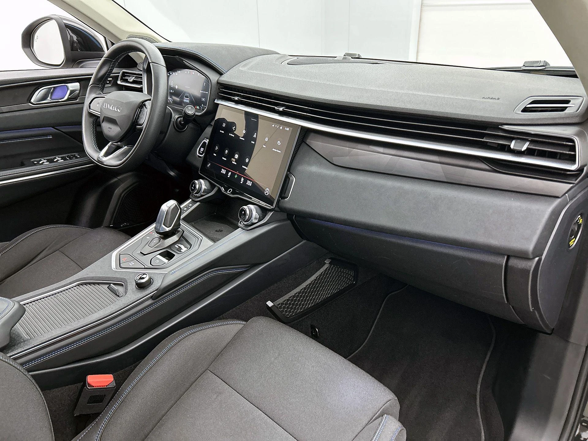 Lynk & Co-01-image-29