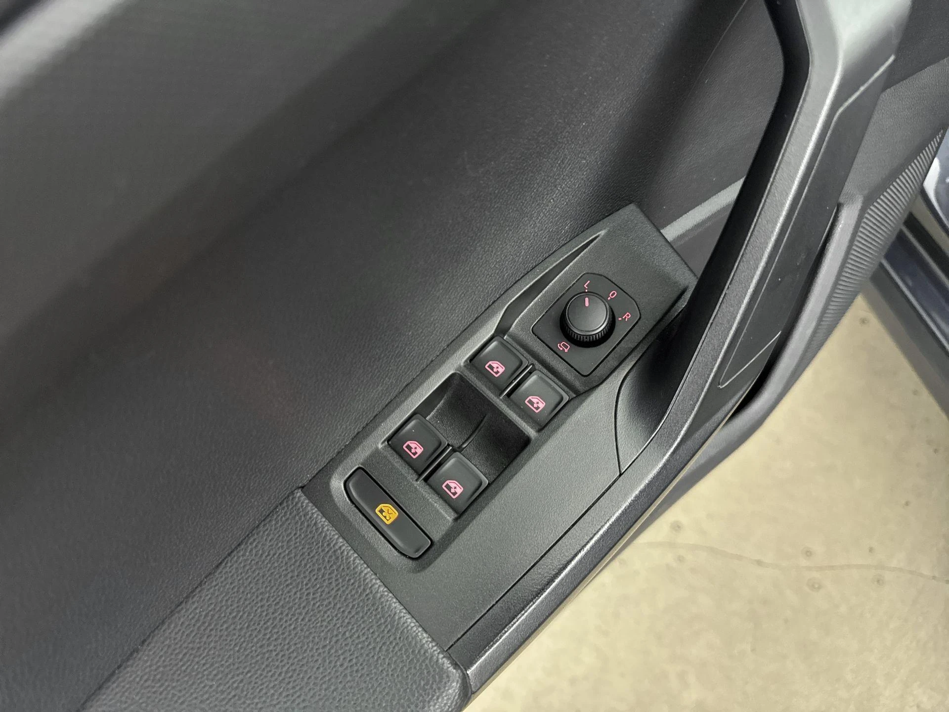 SEAT-Arona-image-12