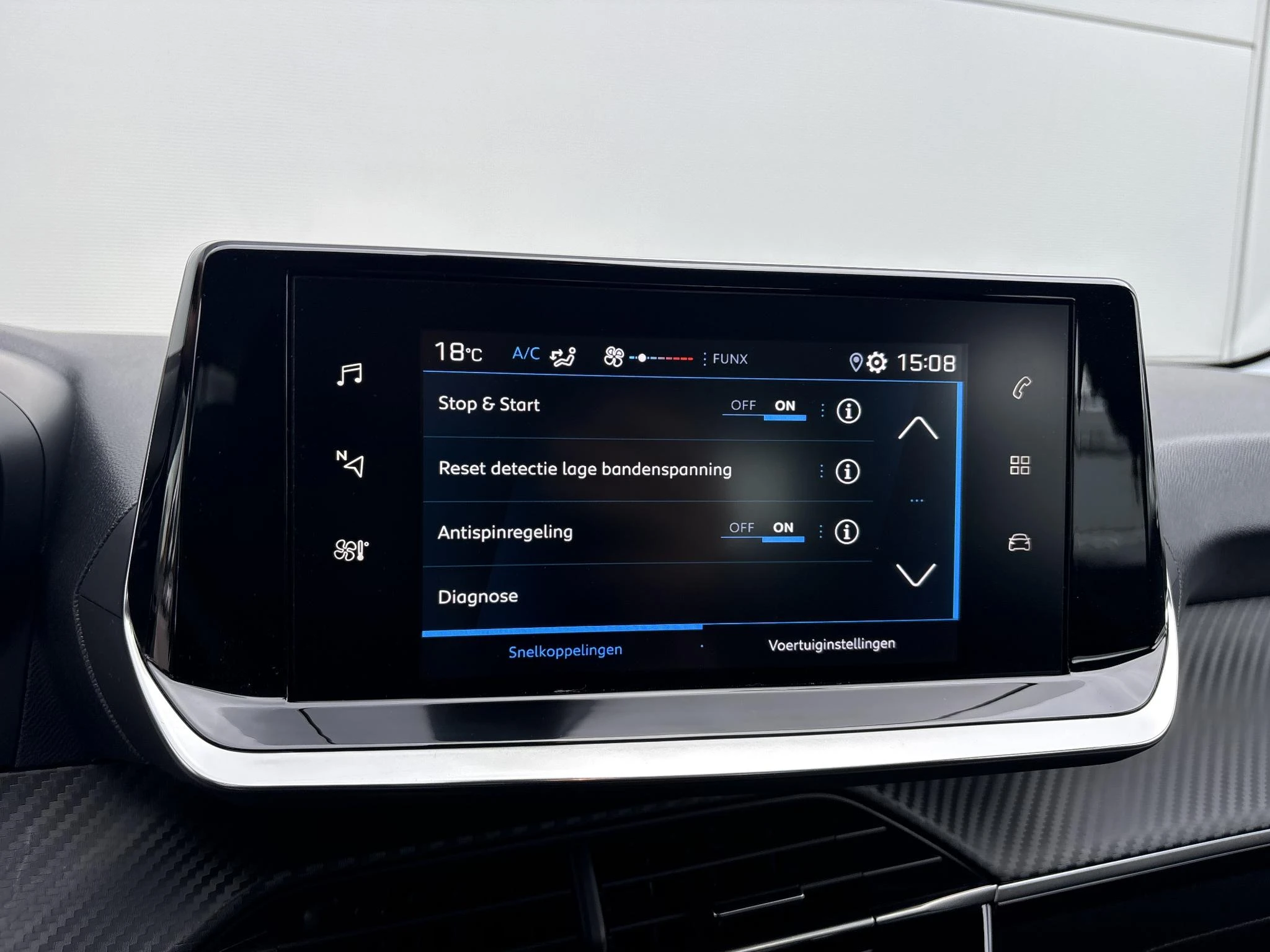 Peugeot-208-image-18