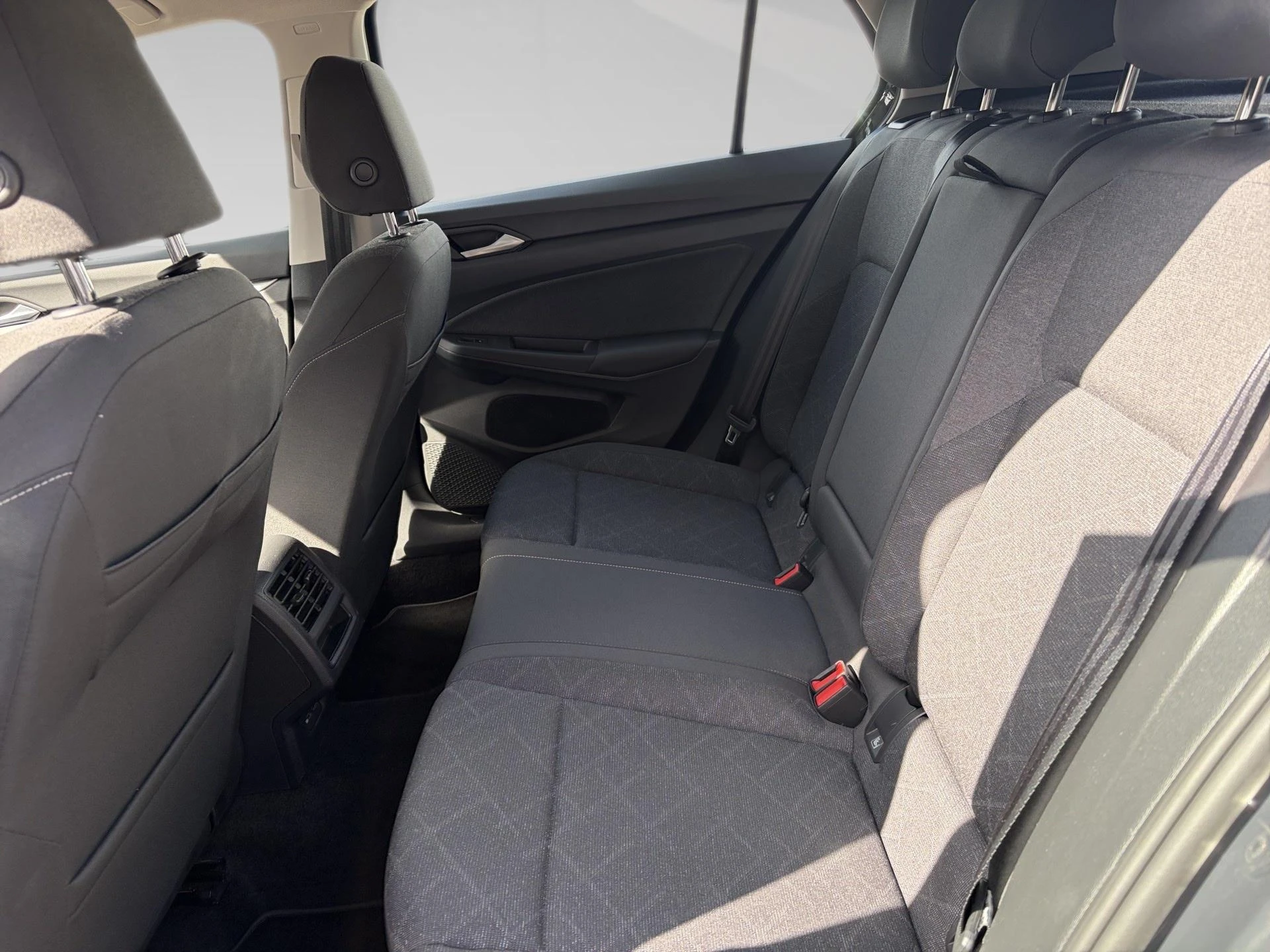 Volkswagen-Golf-image-15