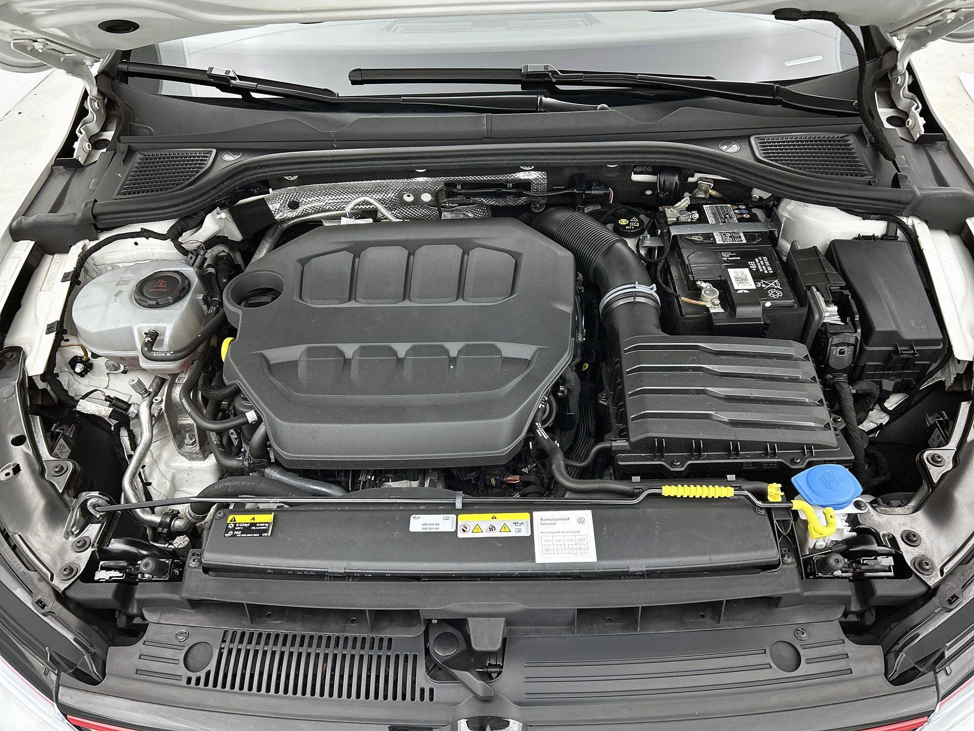 Volkswagen-Golf-image-32