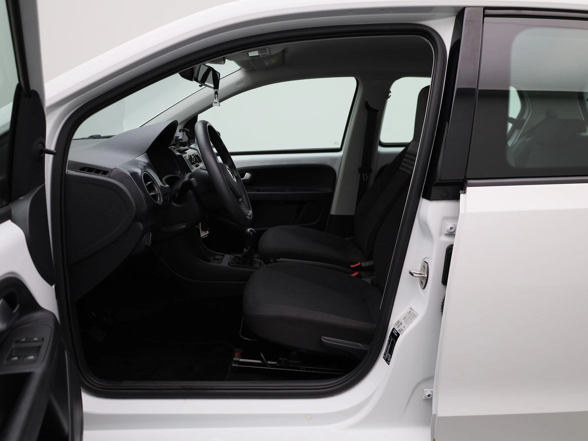 Volkswagen-up!-image-8
