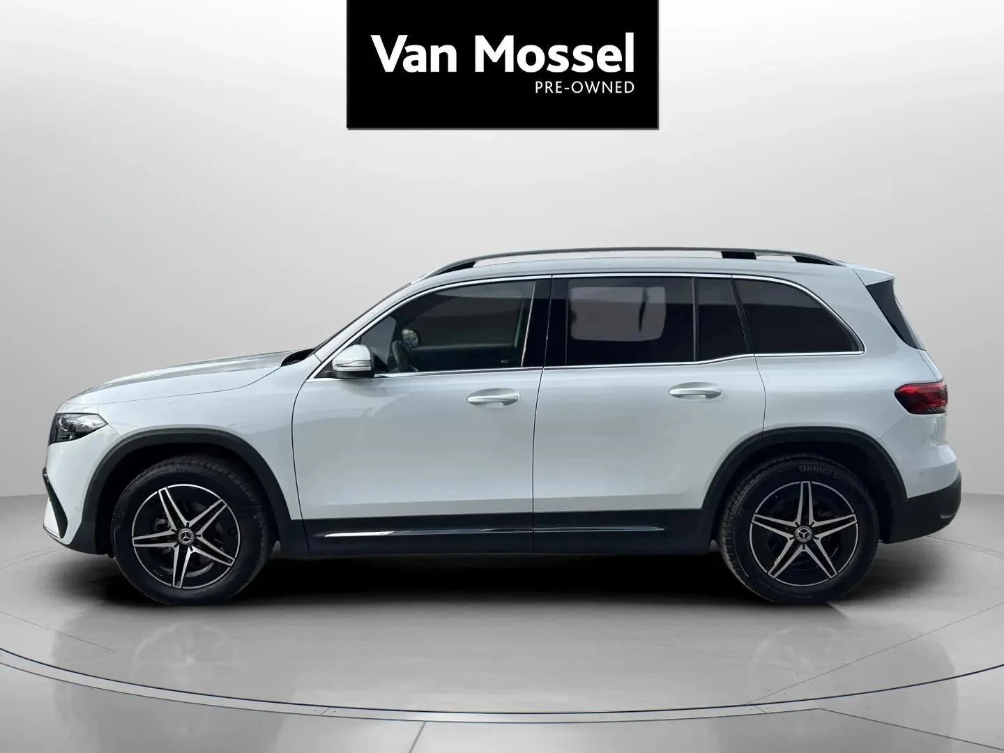 Mercedes-Benz-EQB-image-7