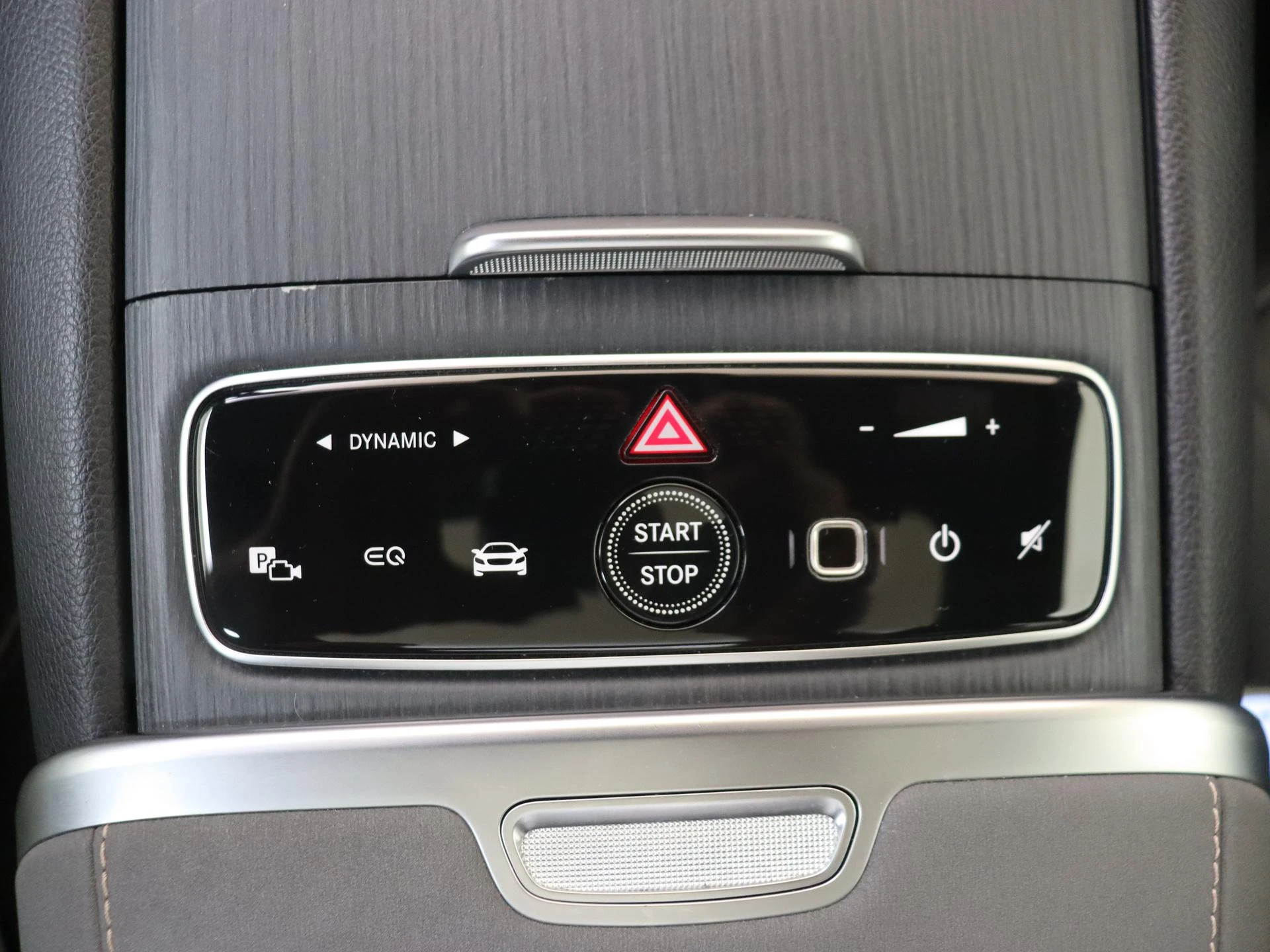Mercedes-Benz-EQS-image-20