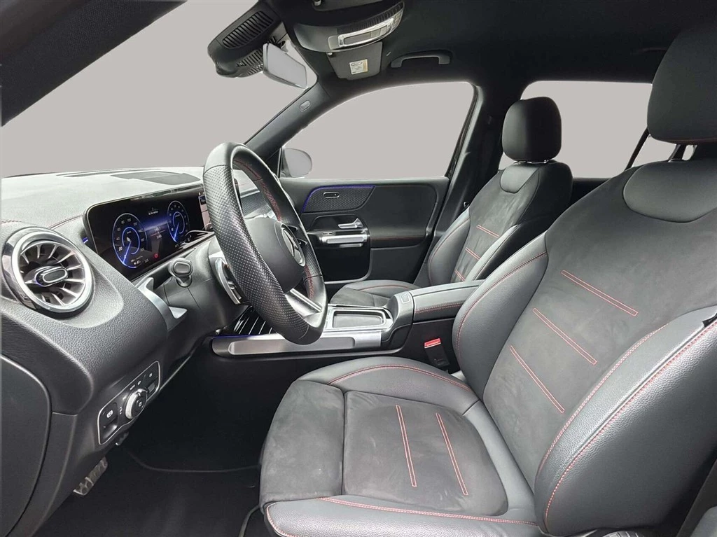 Mercedes-Benz-EQB-image-9