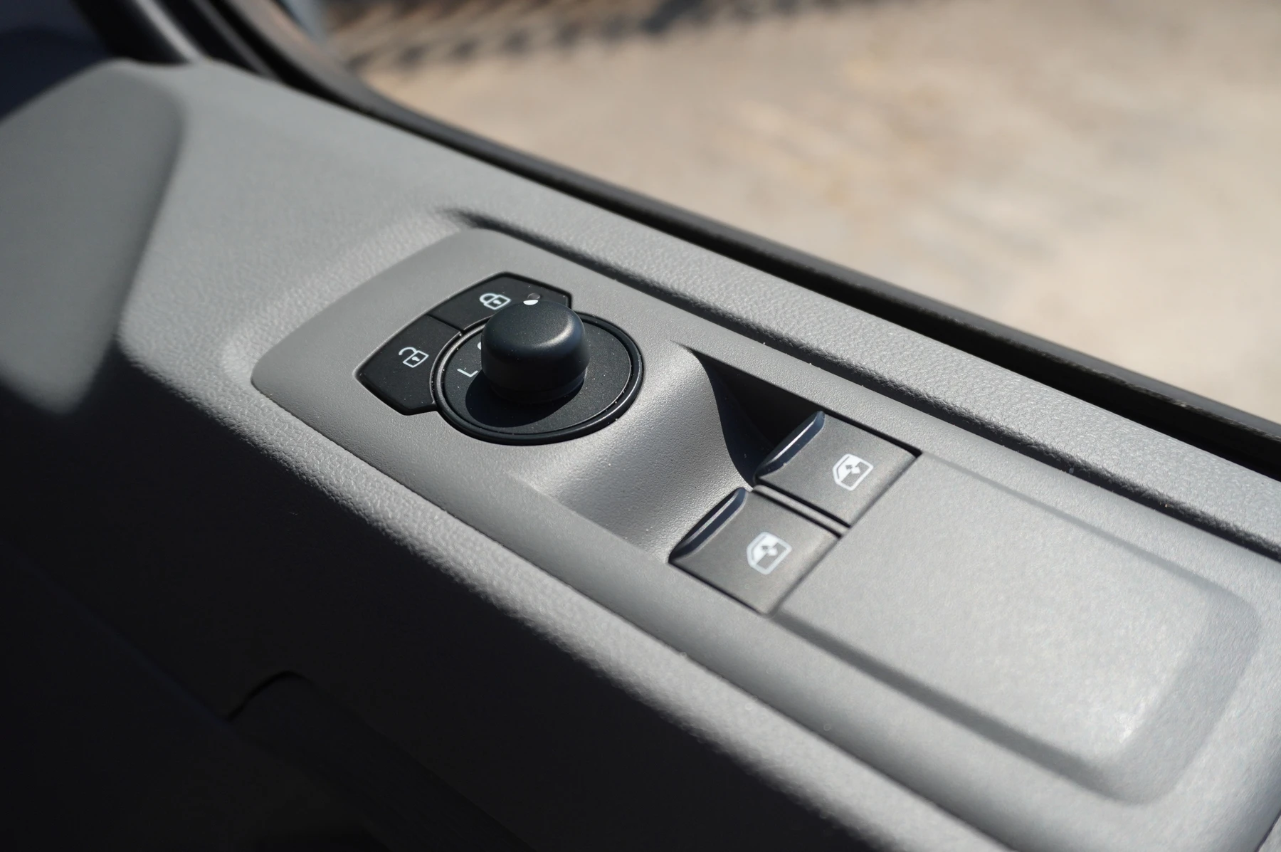 Volkswagen-Transporter-image-44