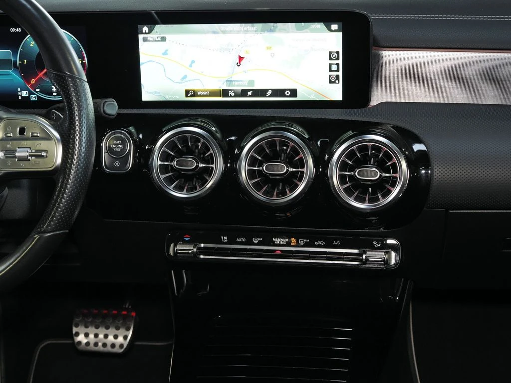 Mercedes-Benz-CLA 220 d-image-10