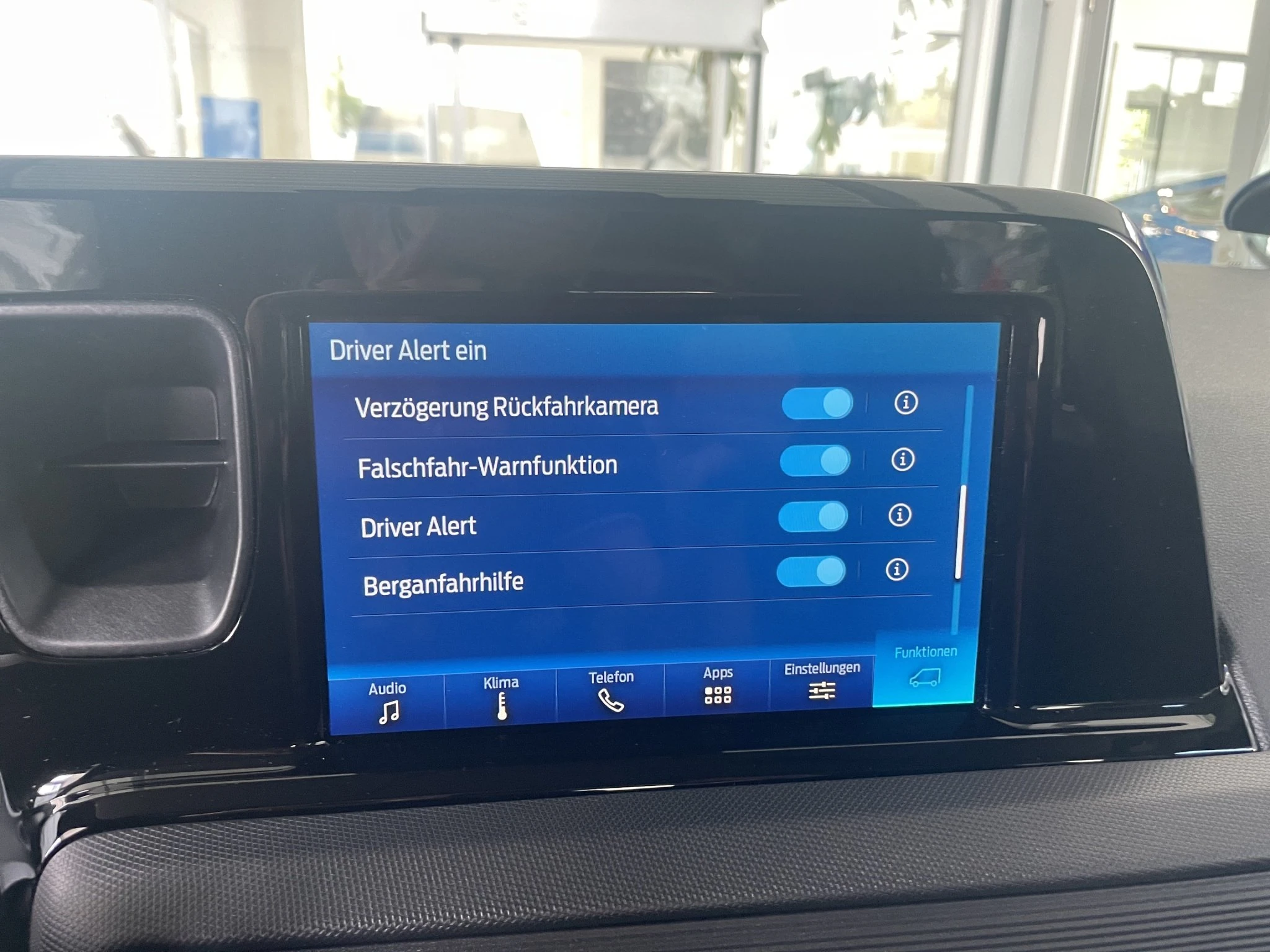 Ford-Tourneo Courier-image-22