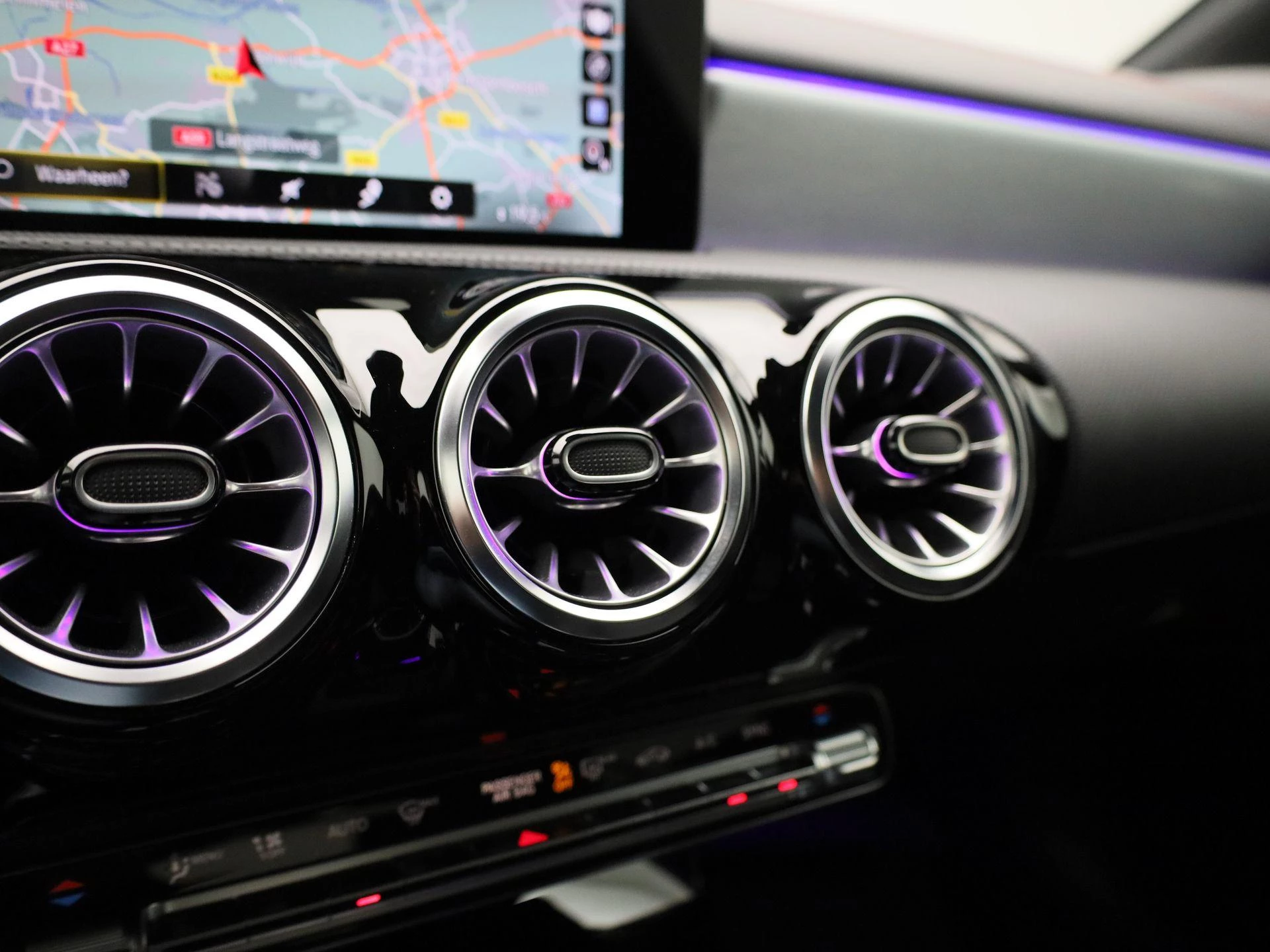 Mercedes-Benz-CLA-image-28