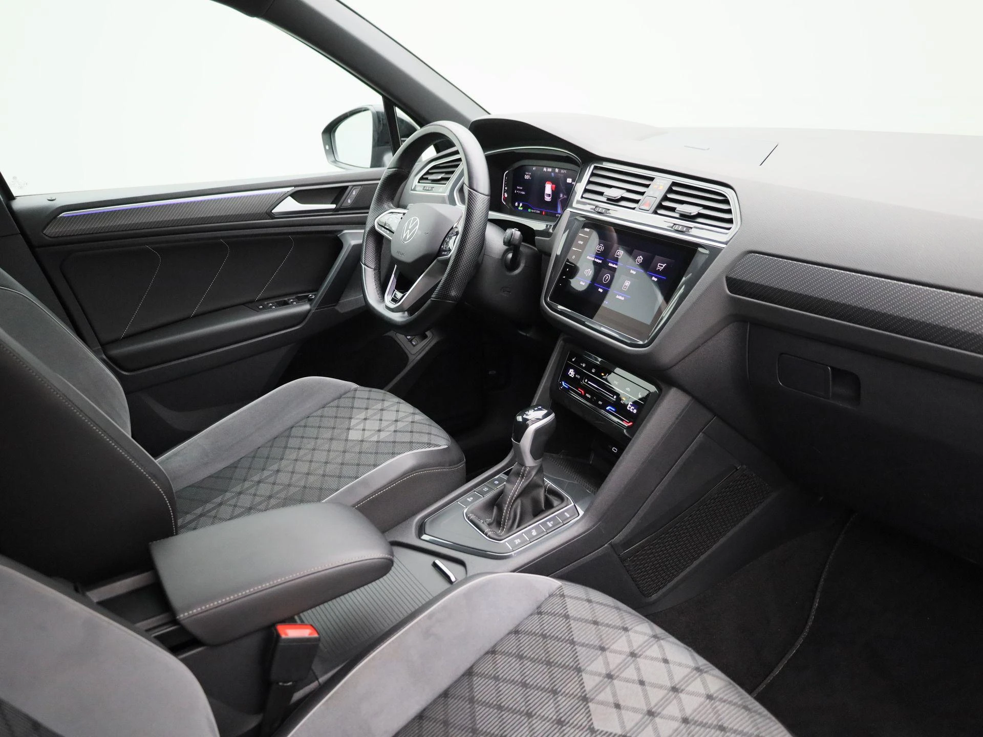 Volkswagen-Tiguan-image-37