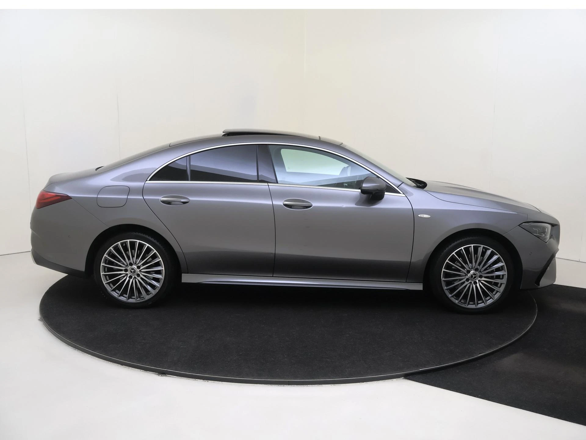 Mercedes-Benz-CLA-image-8