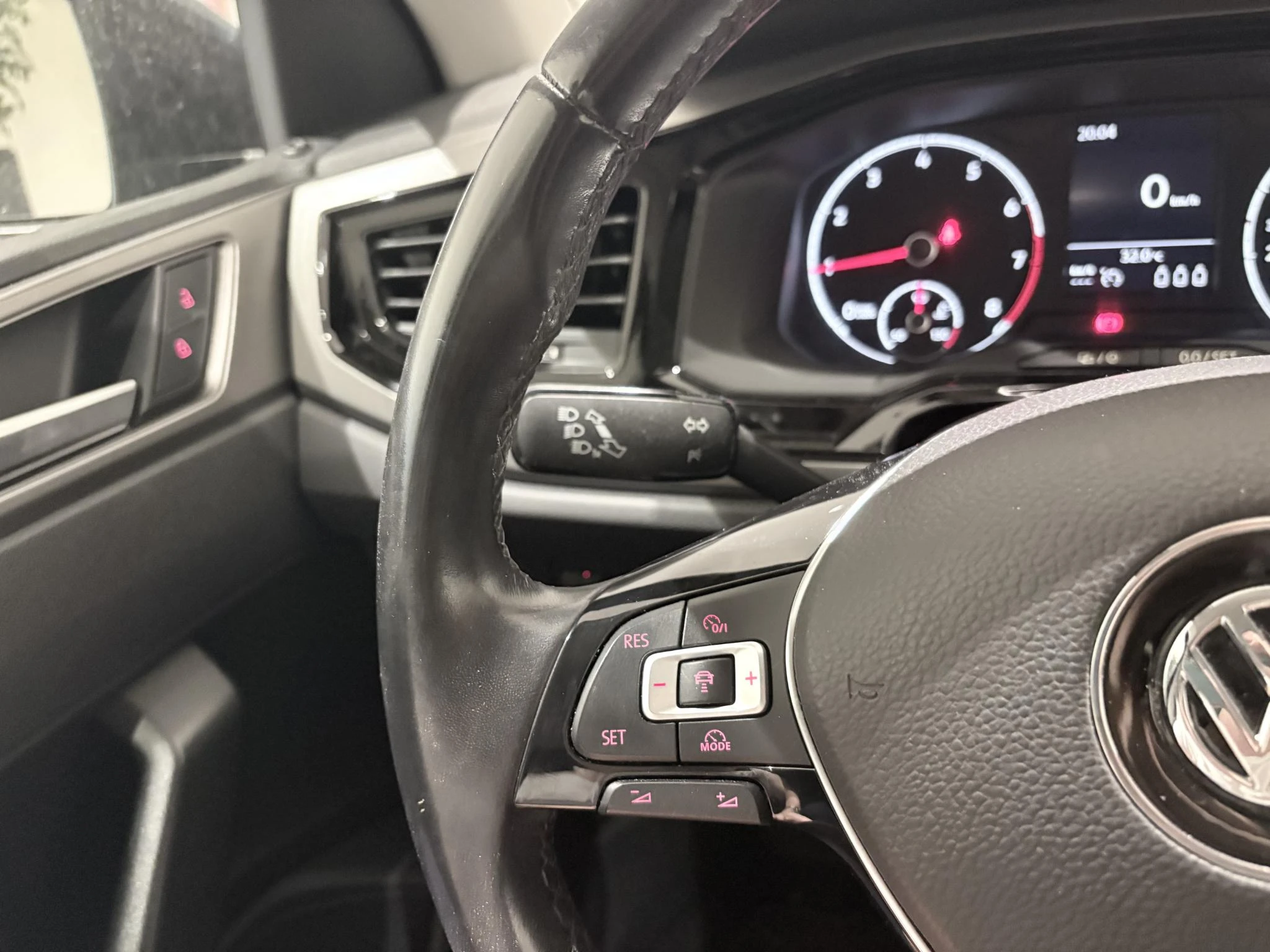 Volkswagen-Polo-image-14
