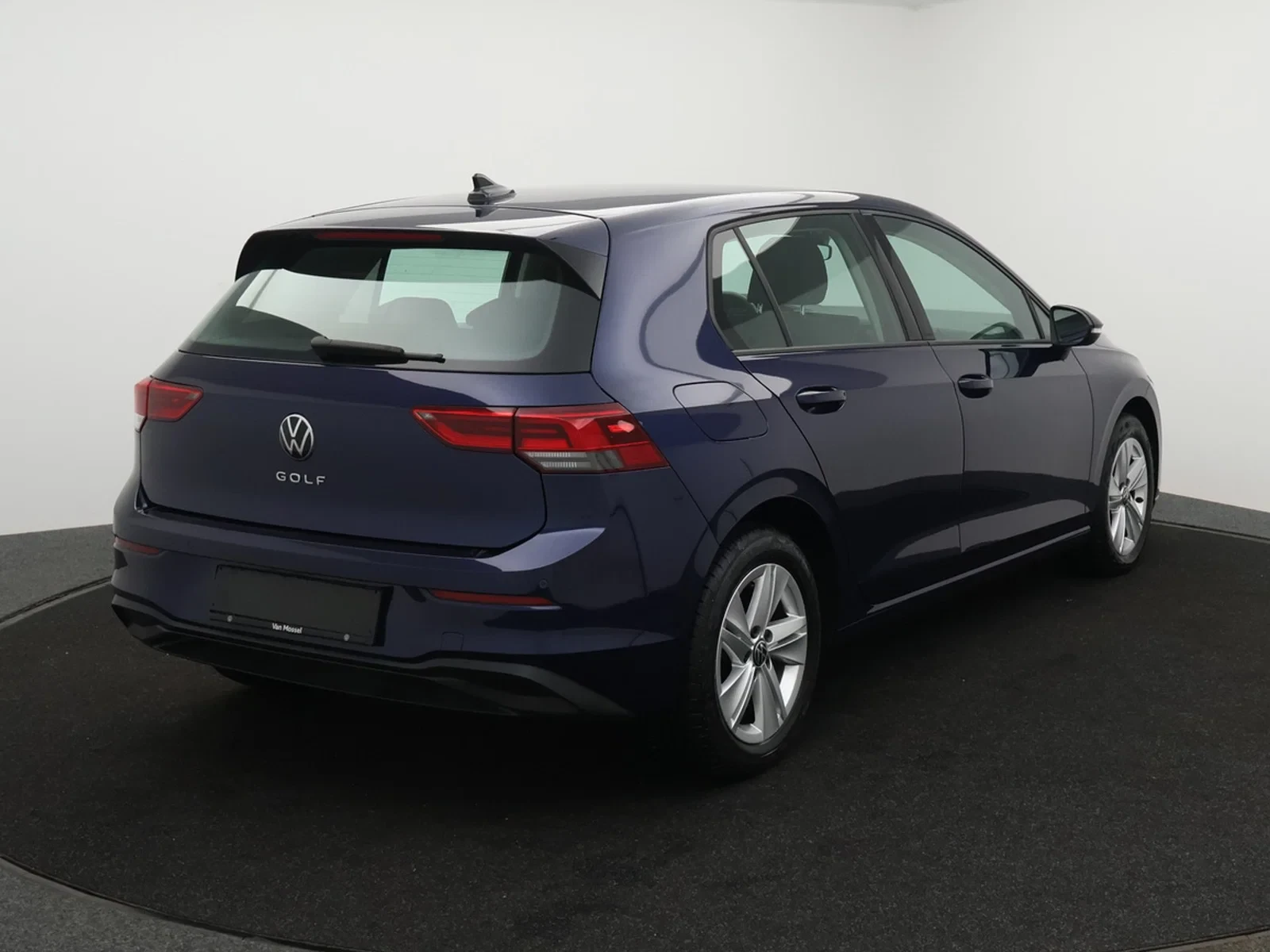 Volkswagen-Golf-image-1