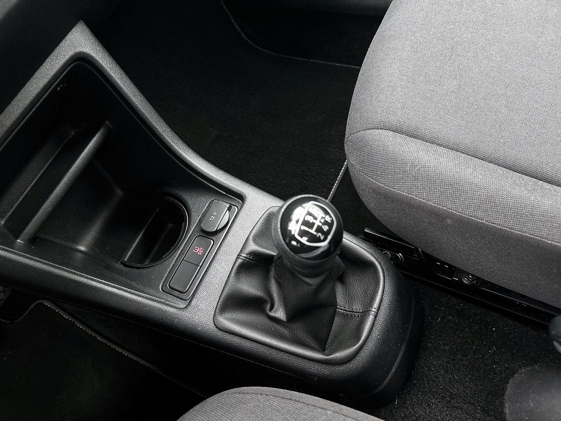 Volkswagen-up!-image-19