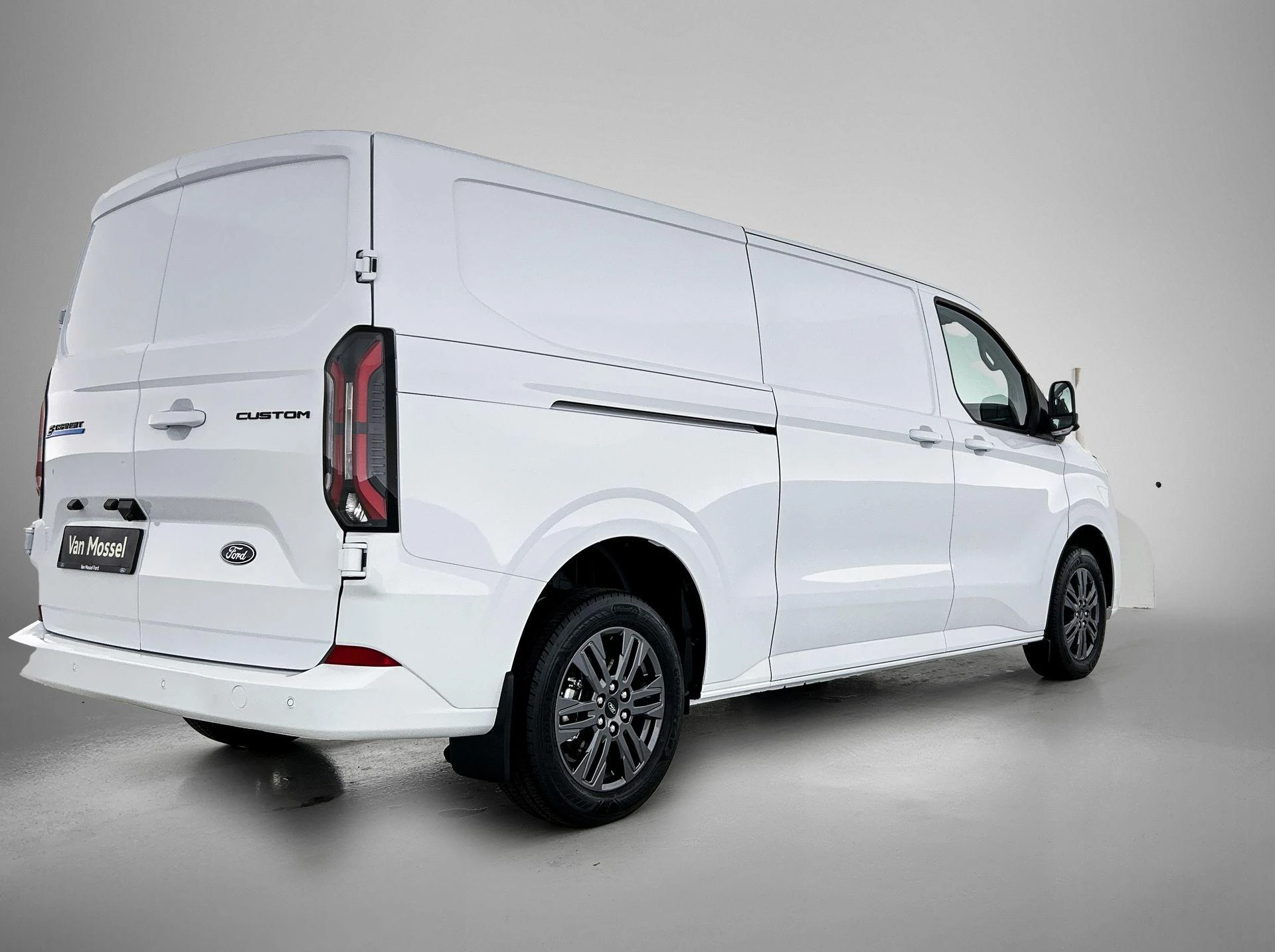 Ford Transit Custom 340 L2H1 Limited 65 kWh