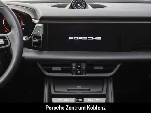 Porsche Macan 4 -