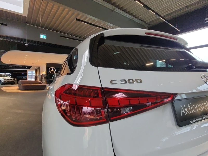 Mercedes-Benz-C-Klasse 300-image-13