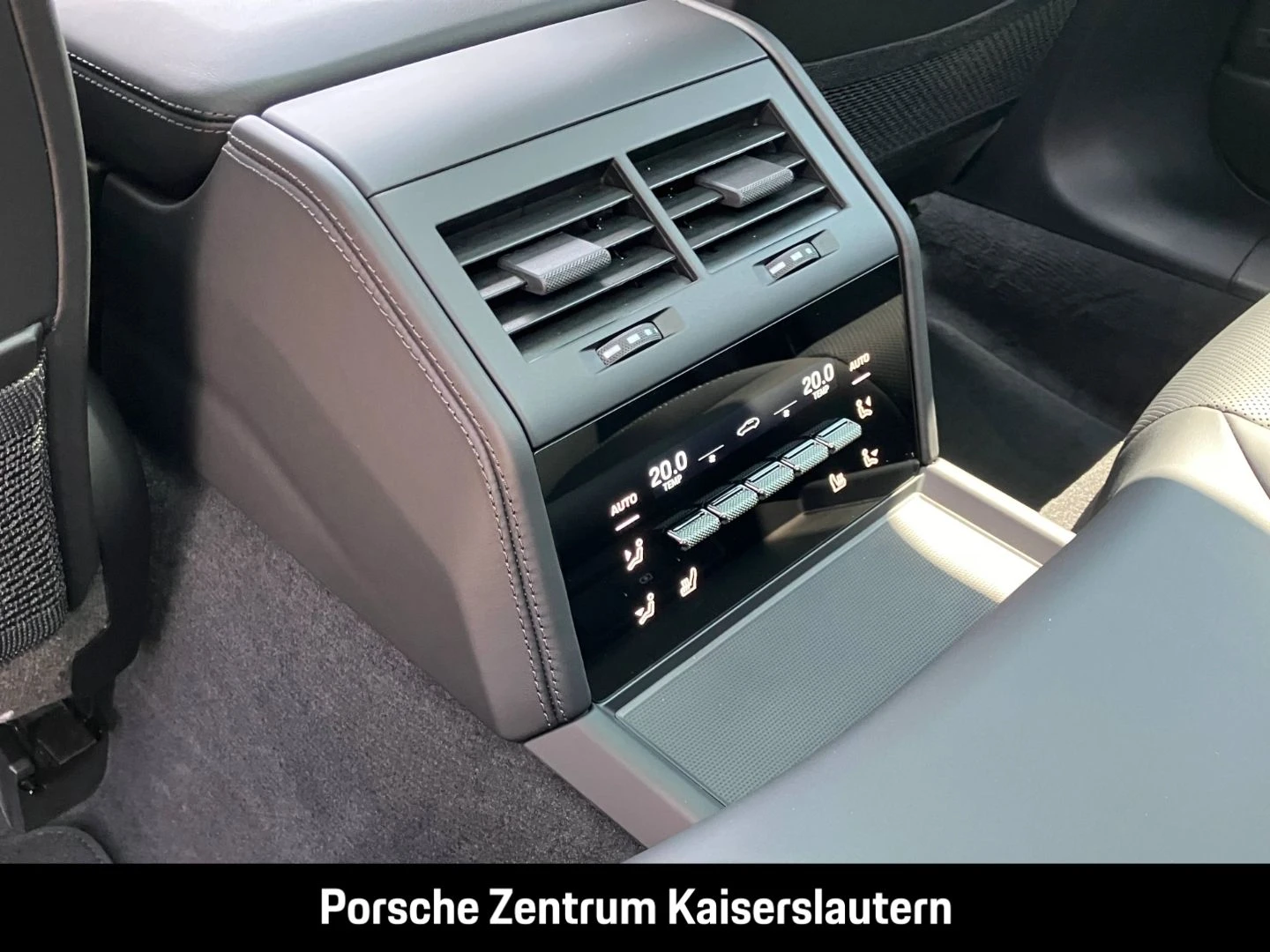 Porsche-Panamera-image-27