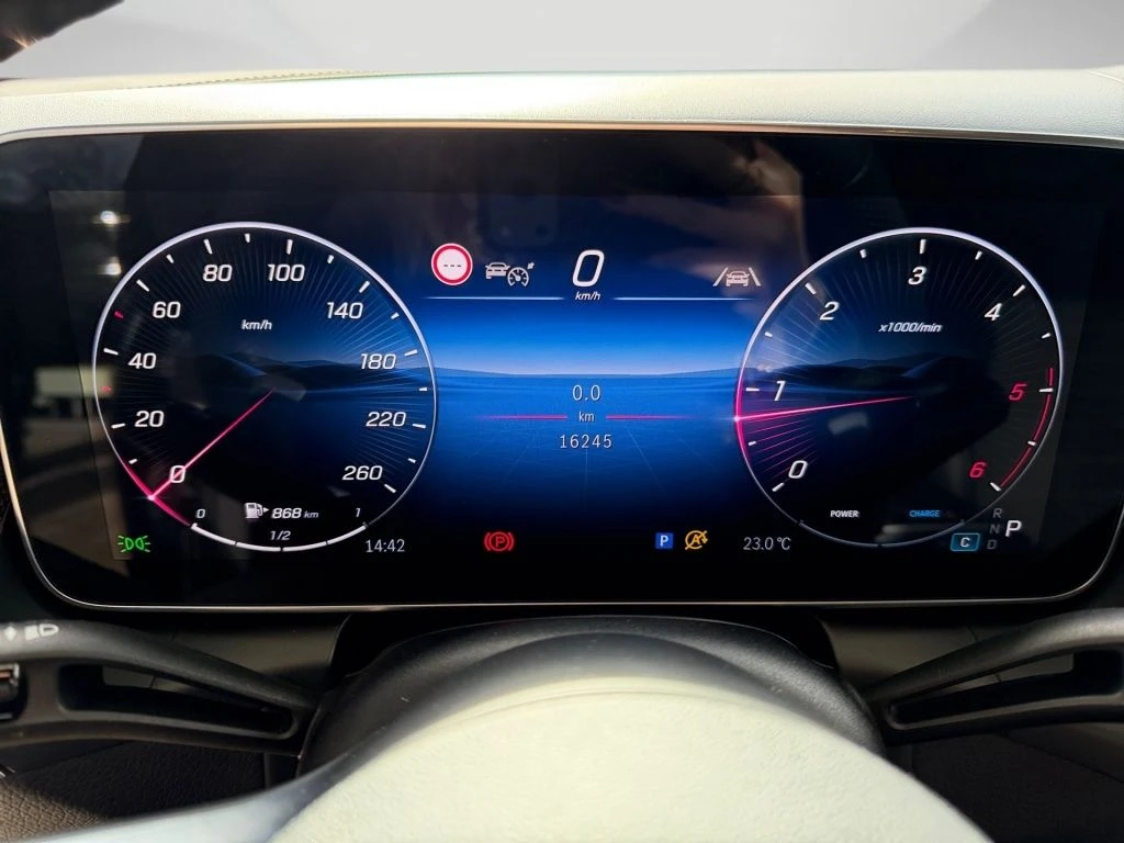 Mercedes-Benz-GLC 300 d-image-6