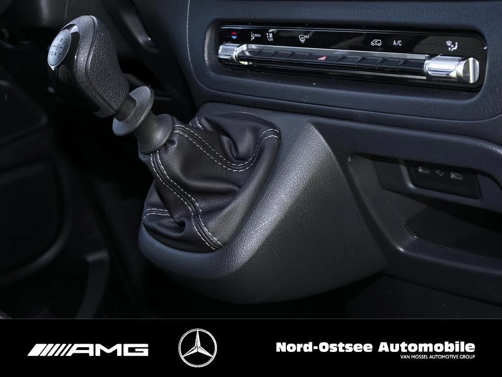 Mercedes-Benz-Vito-image-8