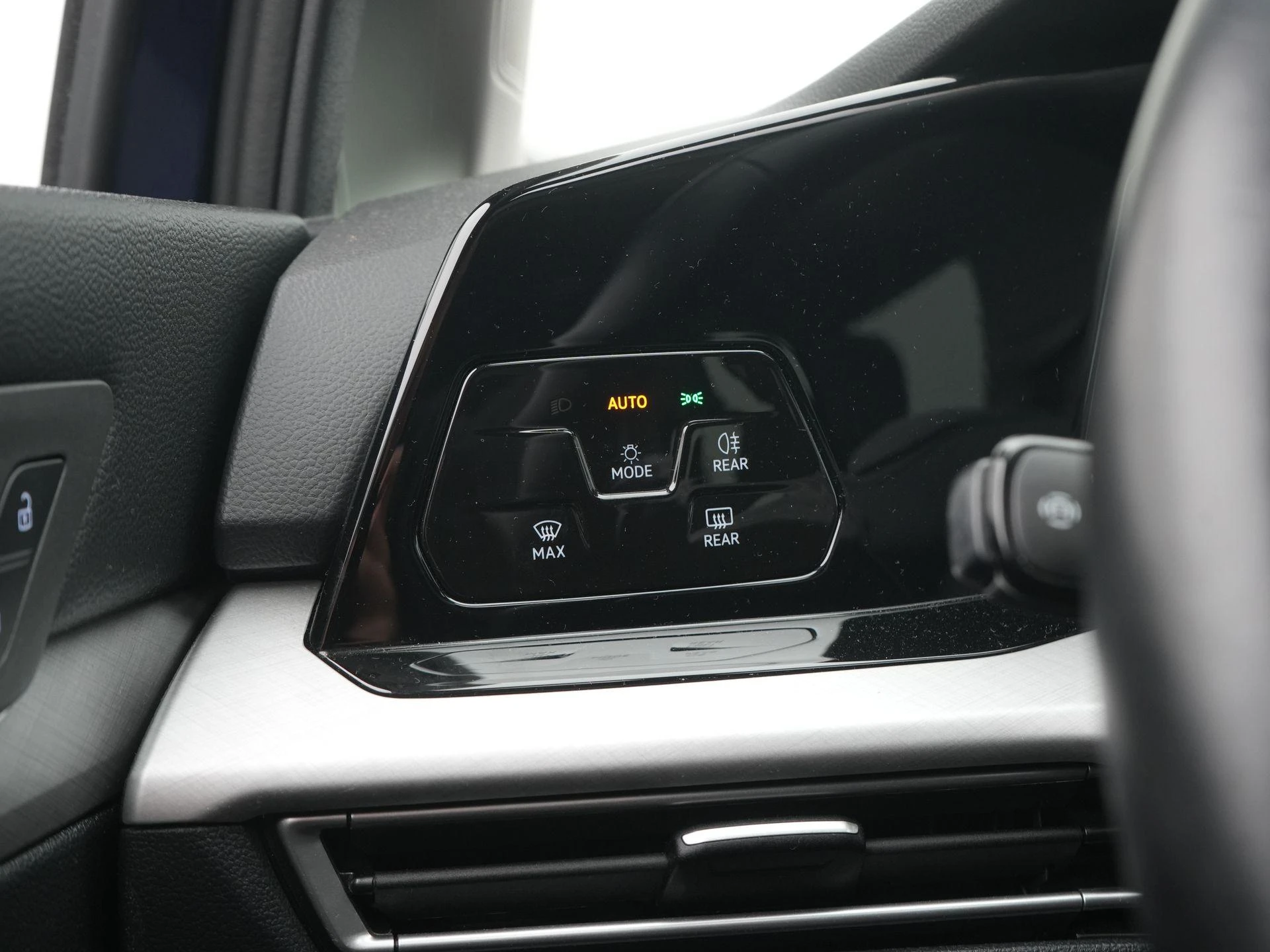 Volkswagen-Golf-image-30
