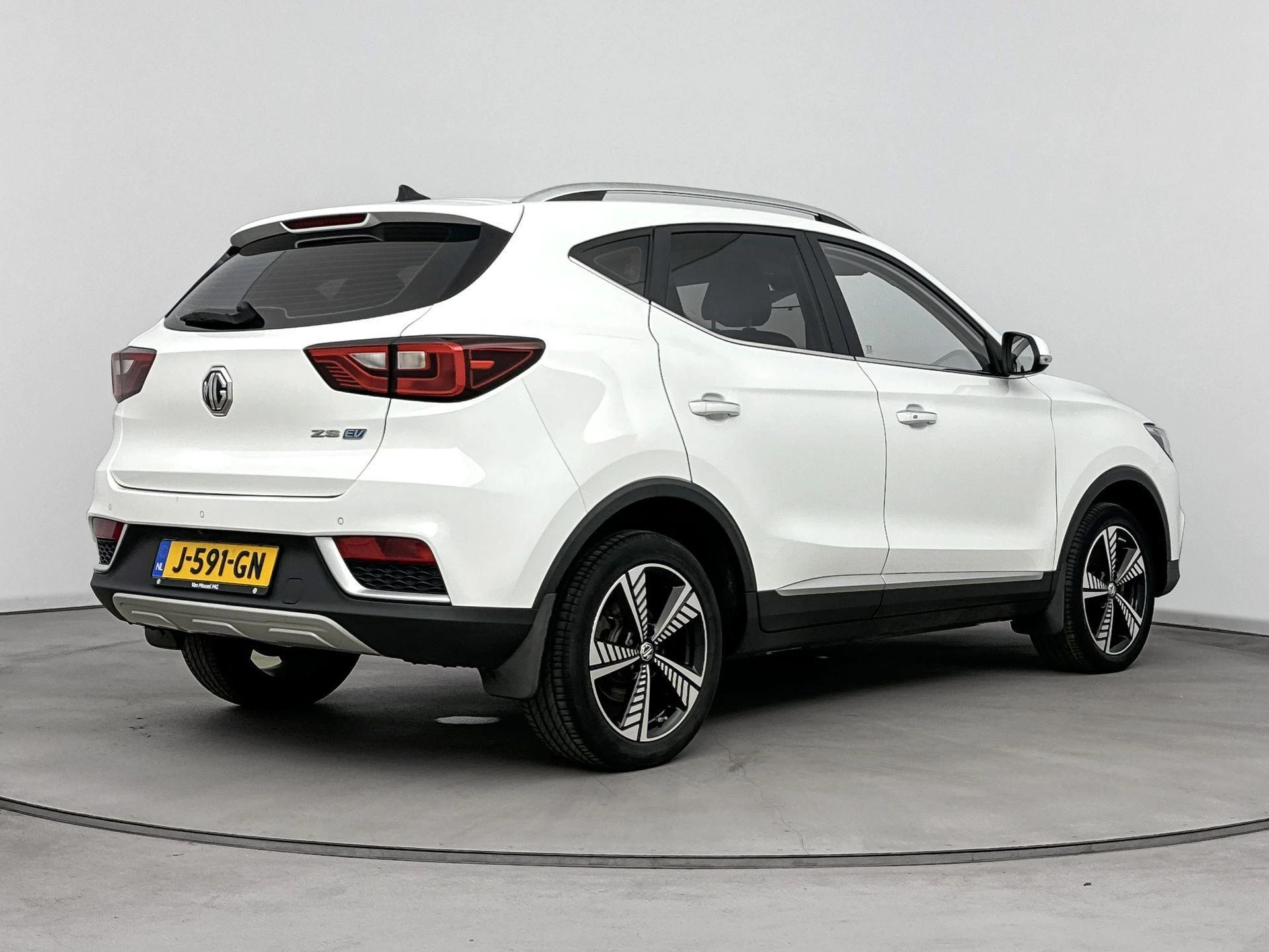 MG-ZS EV-image-3