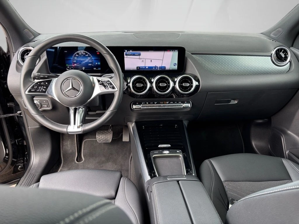 Mercedes-Benz-GLA 200-image-10